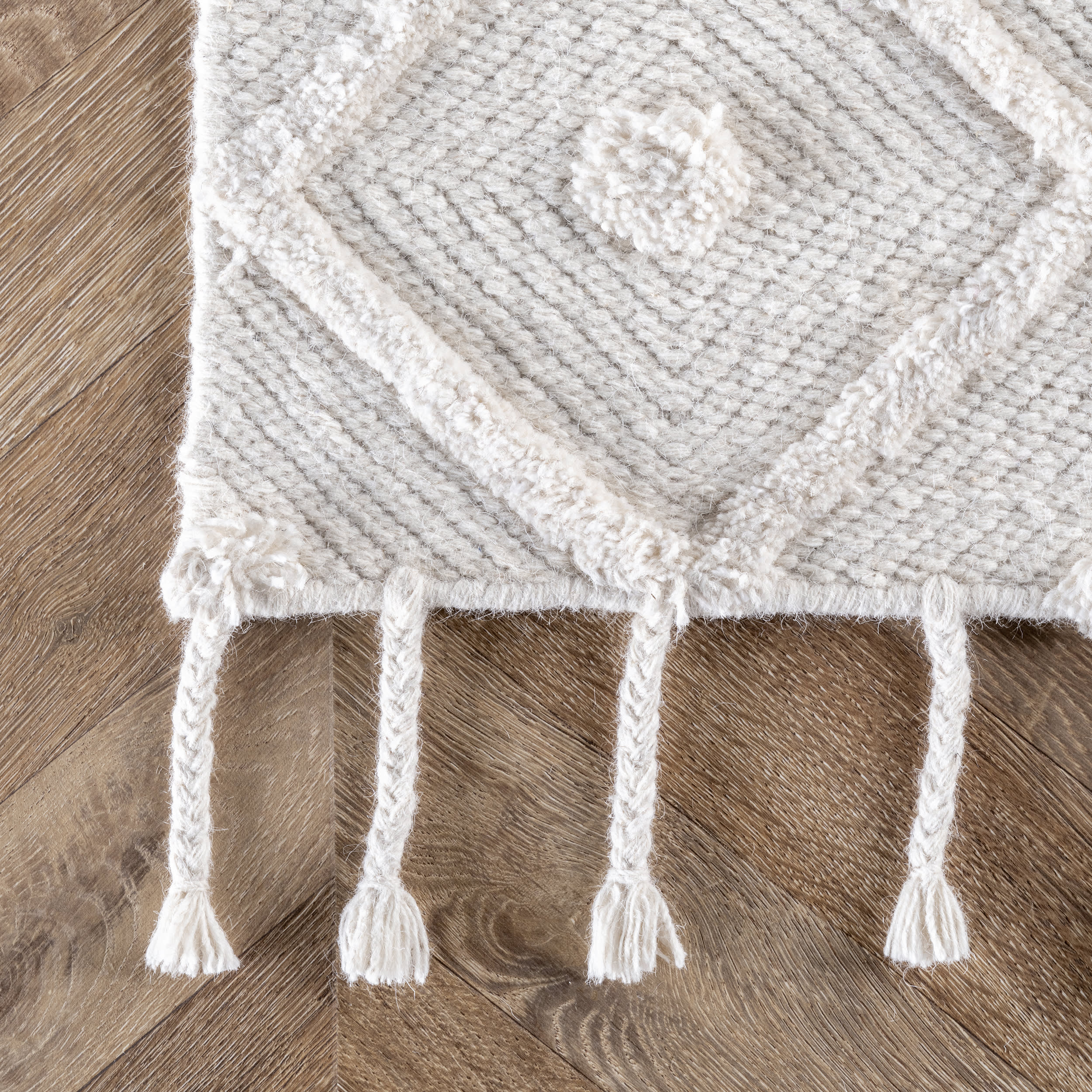 Diamond Textured Trellis Tassel Rug | Ivory - Image 3
