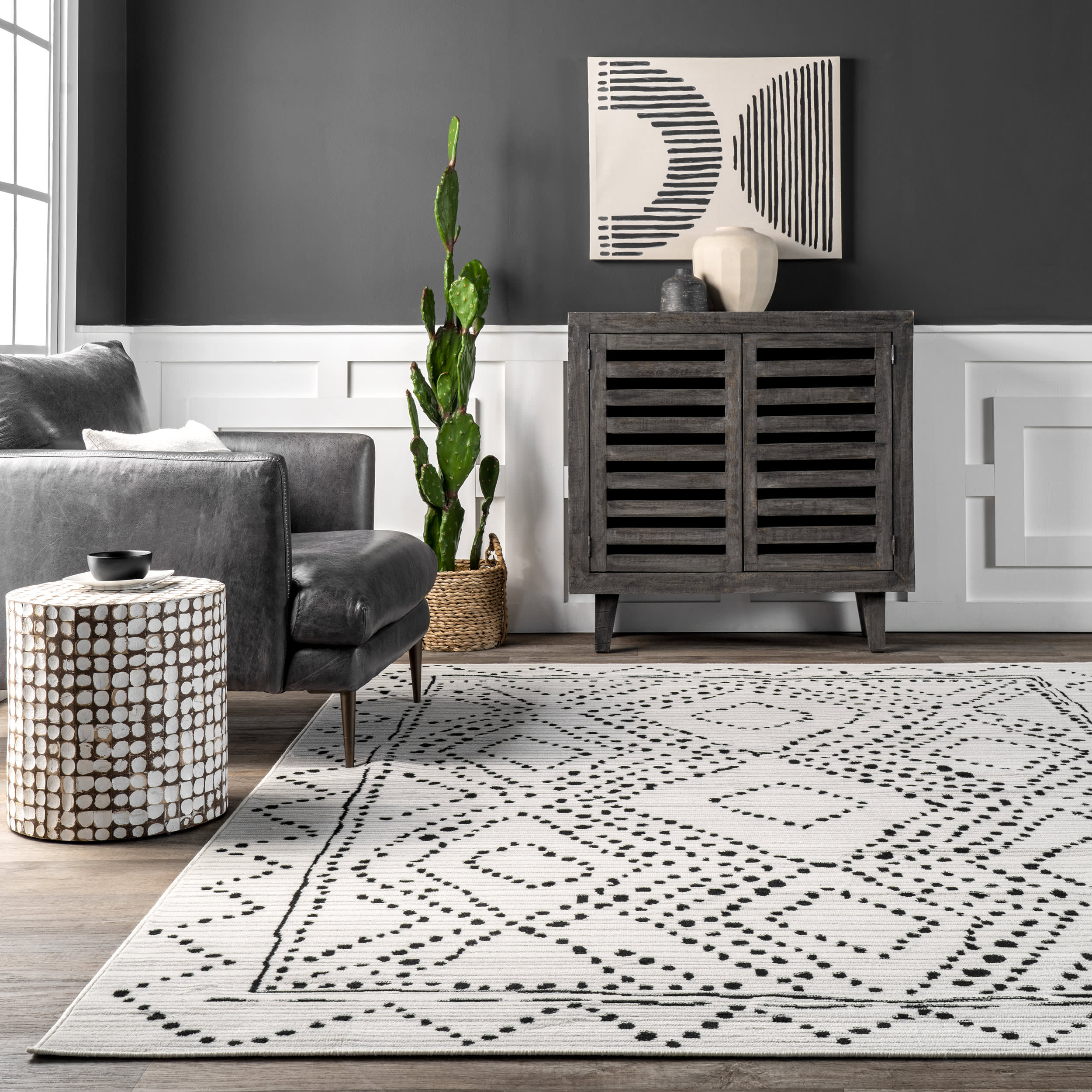 Dotted Diamond Trellis Rug | Black - Image 4