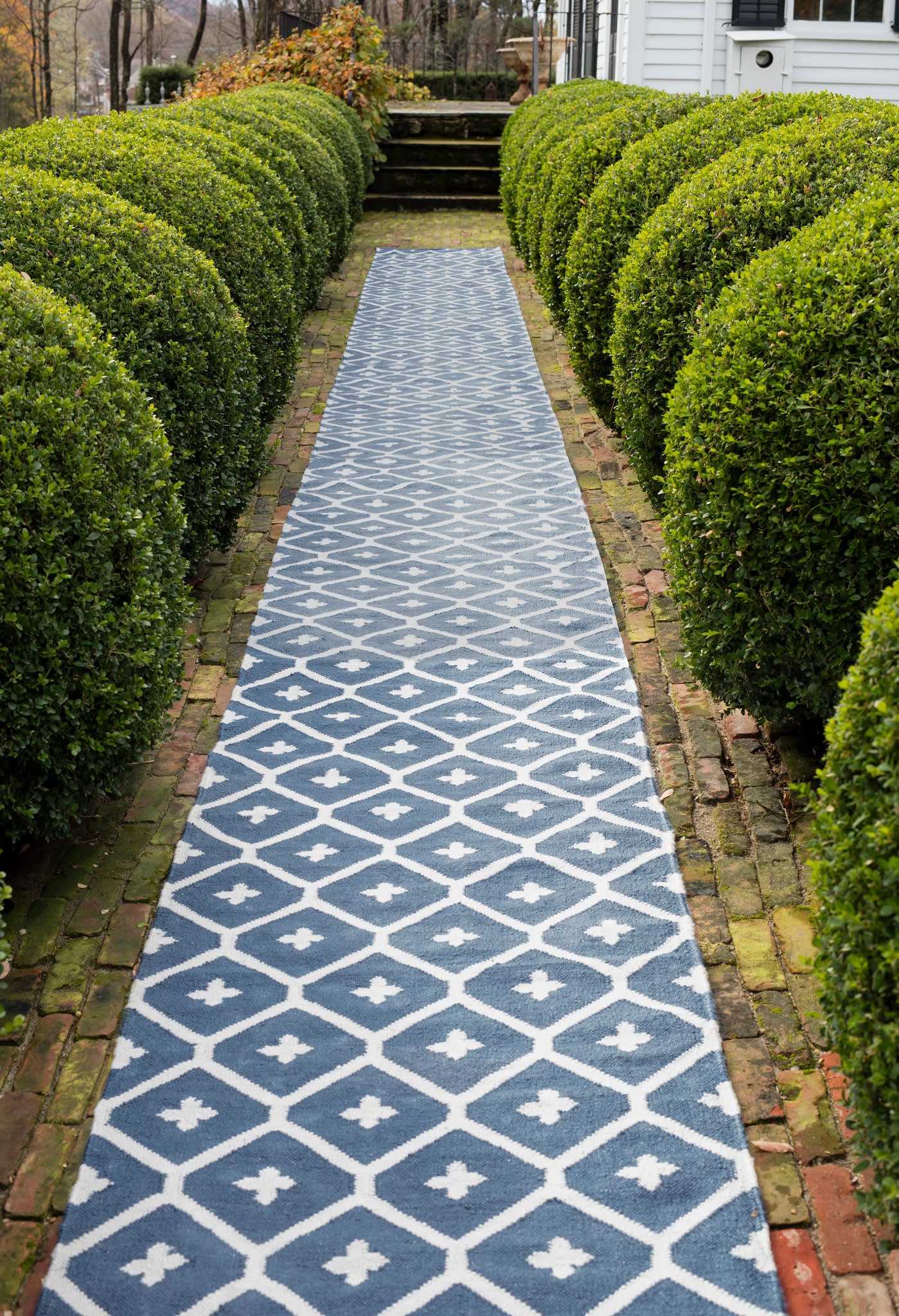 Elizabeth Handwoven Indoor/Outdoor Rug by Bunny Williams | Navy - Image 5