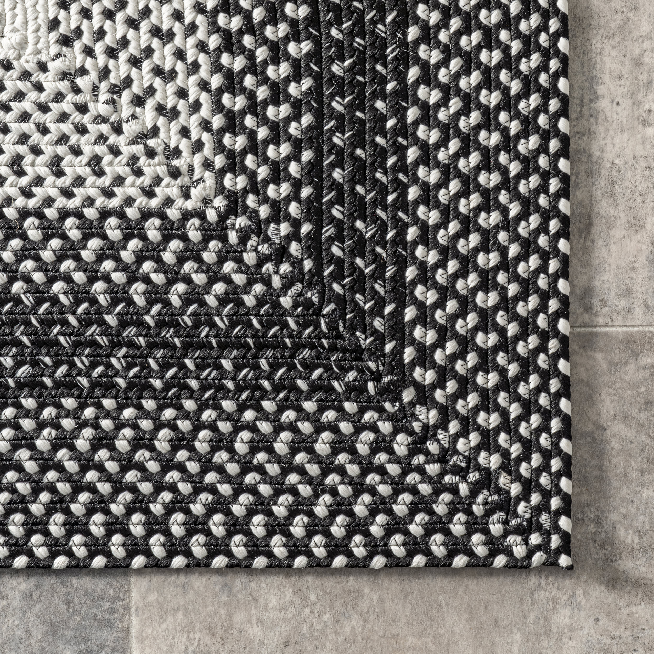 Emery Ombre Indoor/Outdoor Rug | Black - Image 3