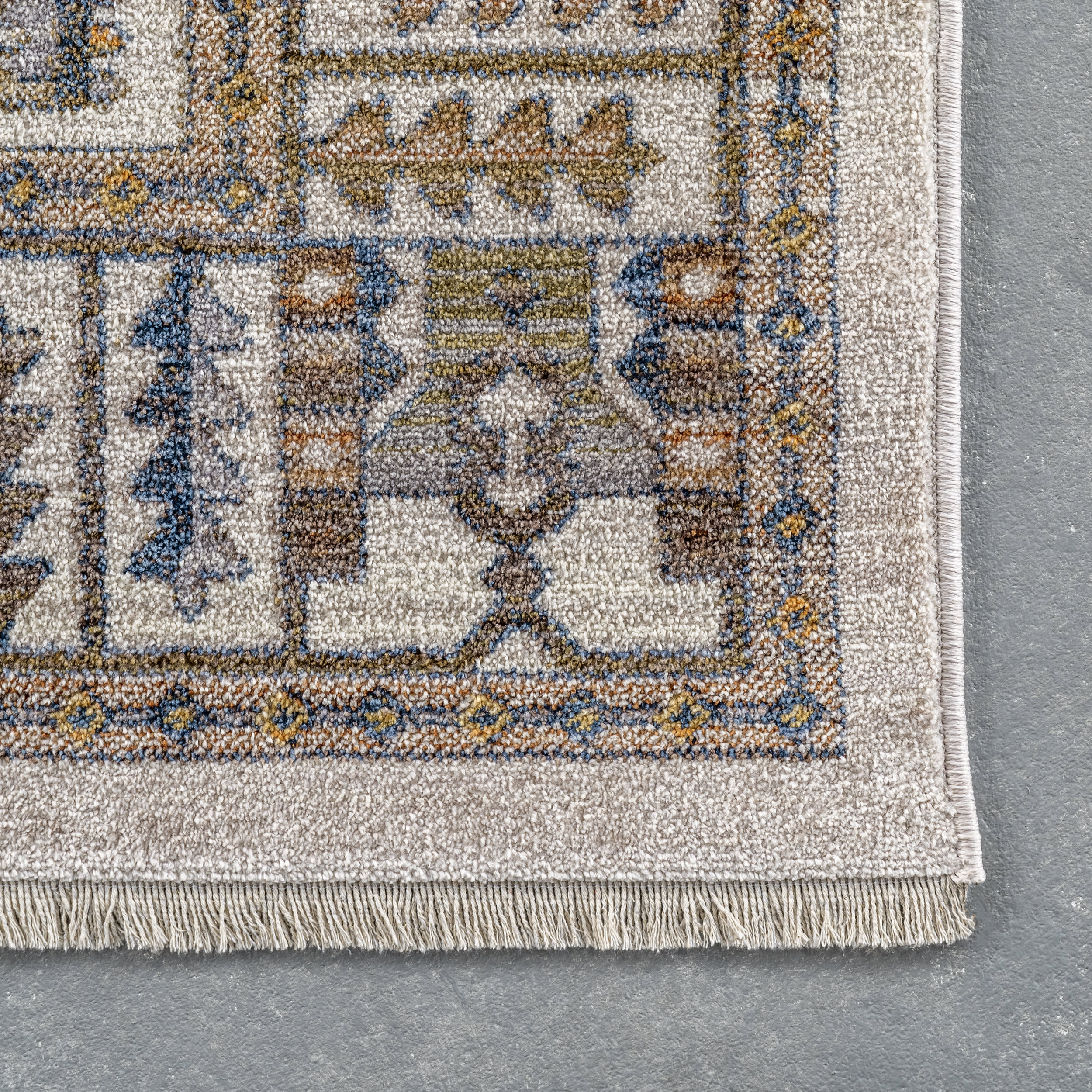 Essence Traditional Bordered Rug | Beige - Image 3