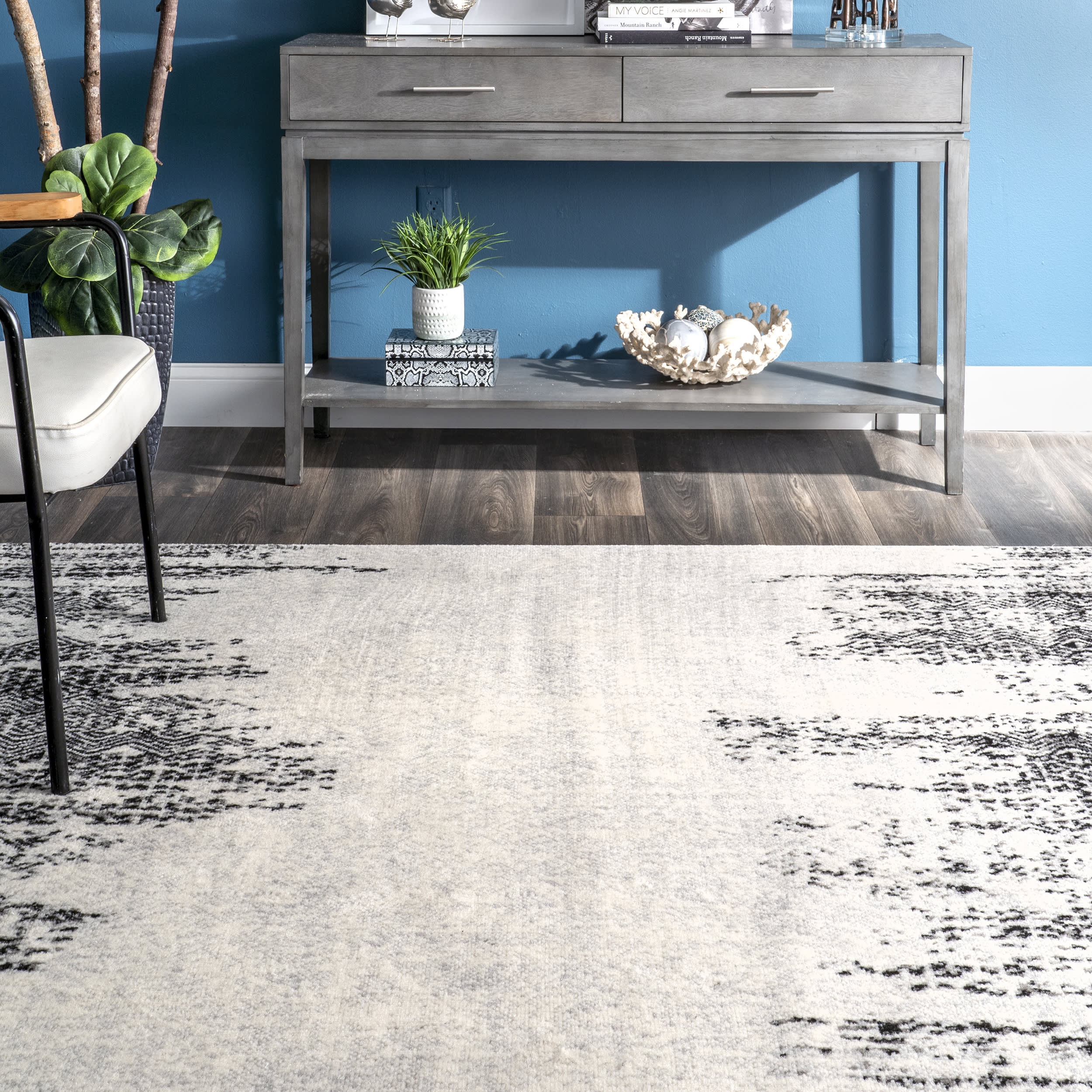Faded Chevron Rug | Grey - Image 4