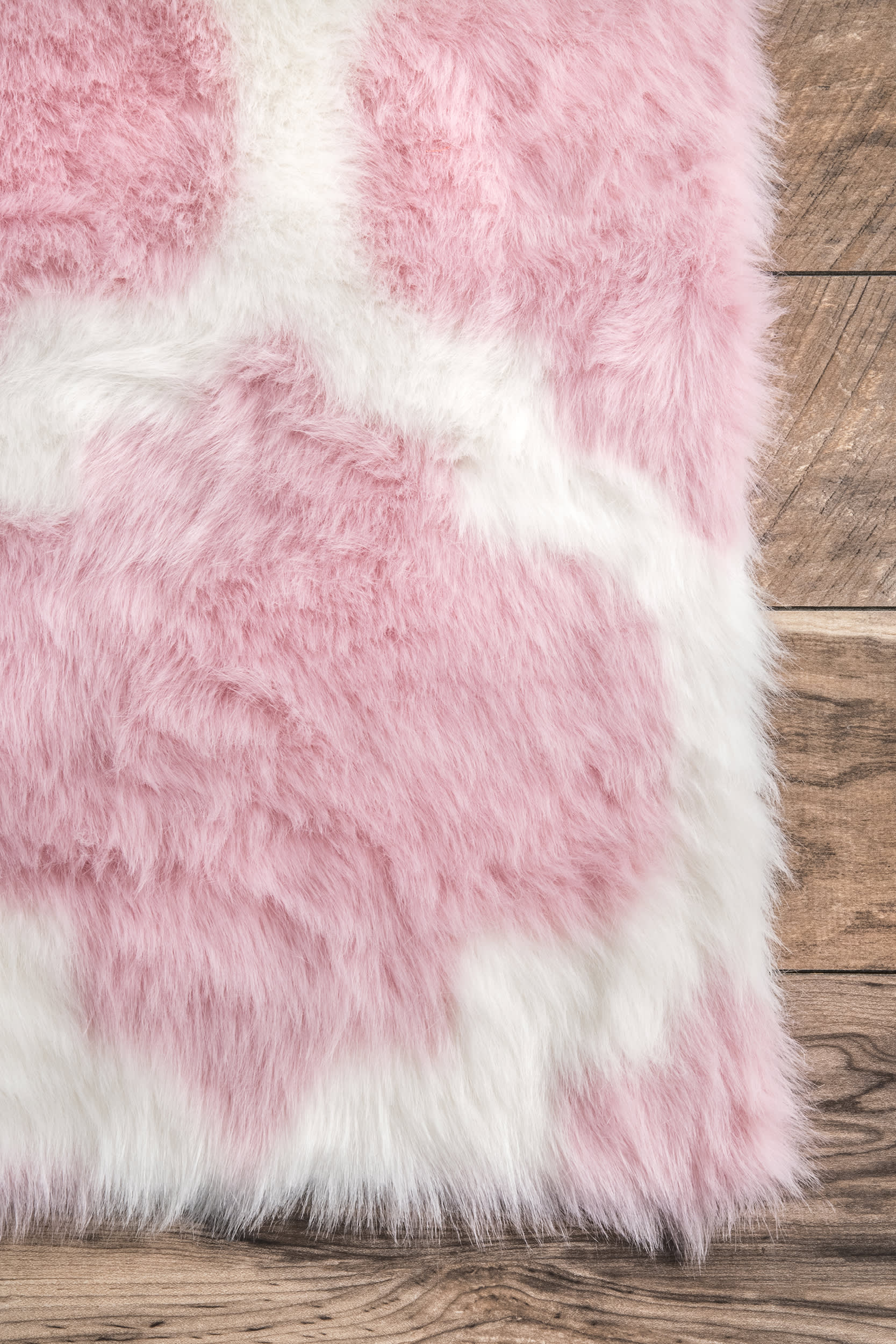 Faux Sheepskin Trellis Rug | Pink - Image 3