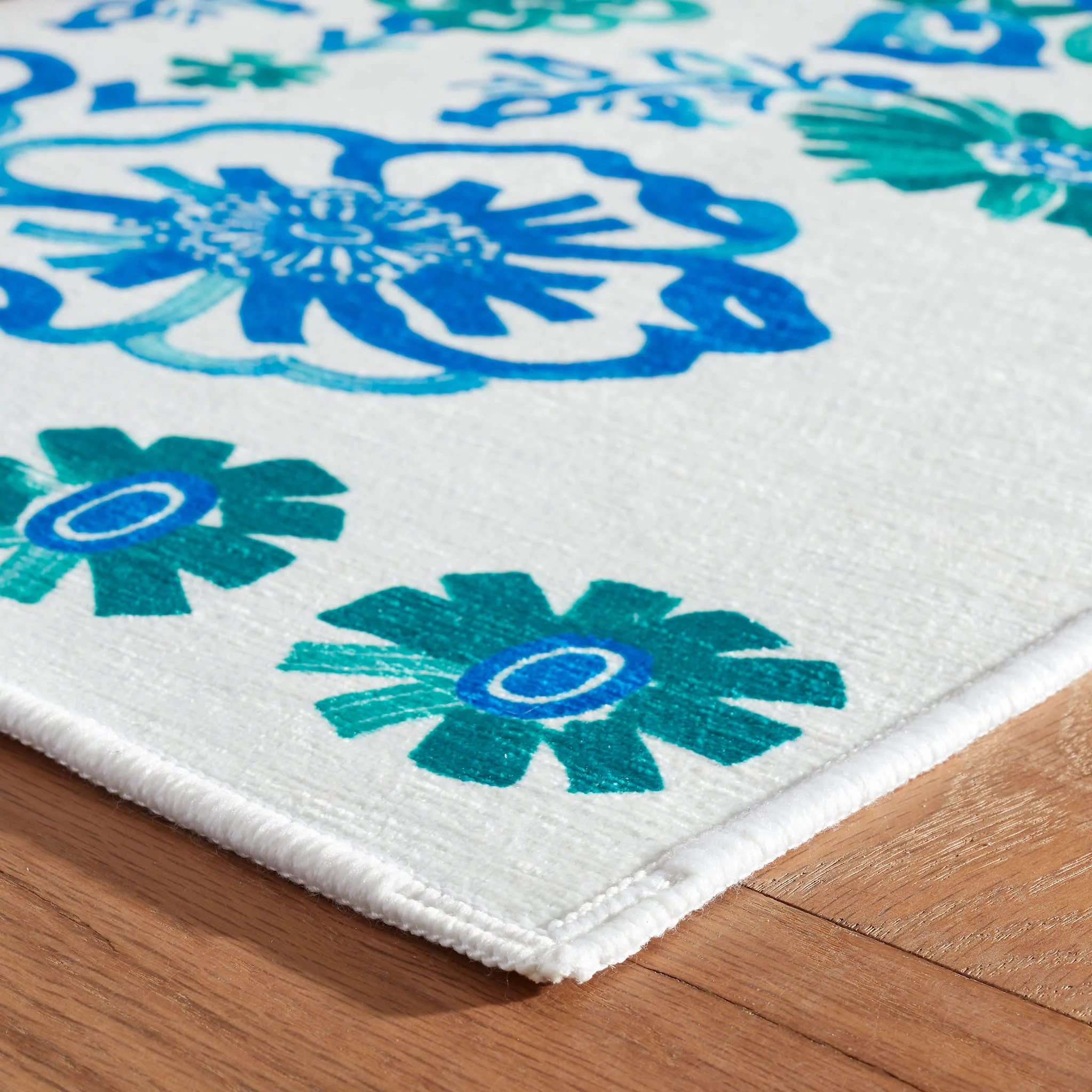 Graphic Gerbera Machine Washable Rug | Teal - Image 5