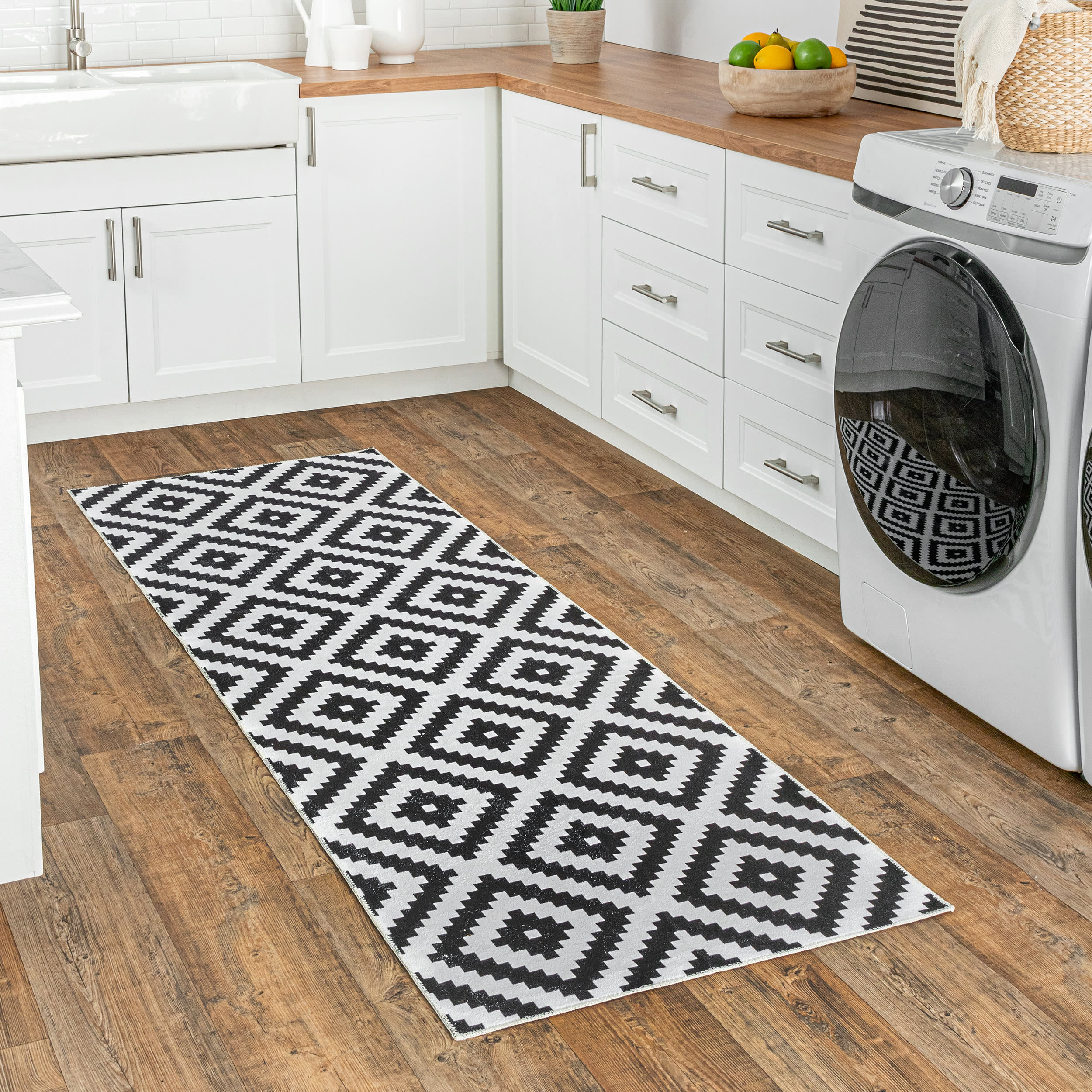 Greta Scandinavia Diamond Washable Rug | Black - Image 2