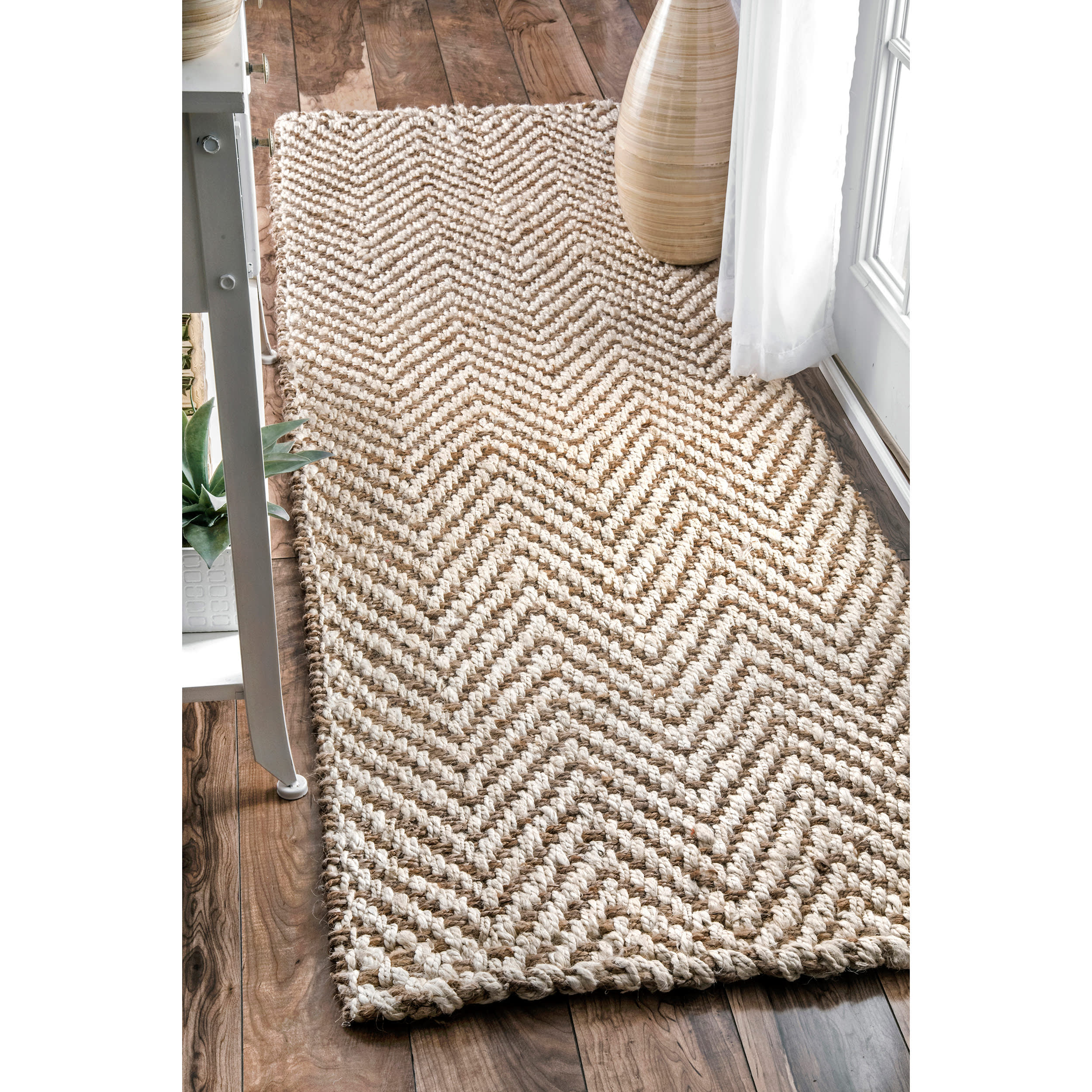 Handwoven Jute Jagged Chevron Rug | Off White - Image 2