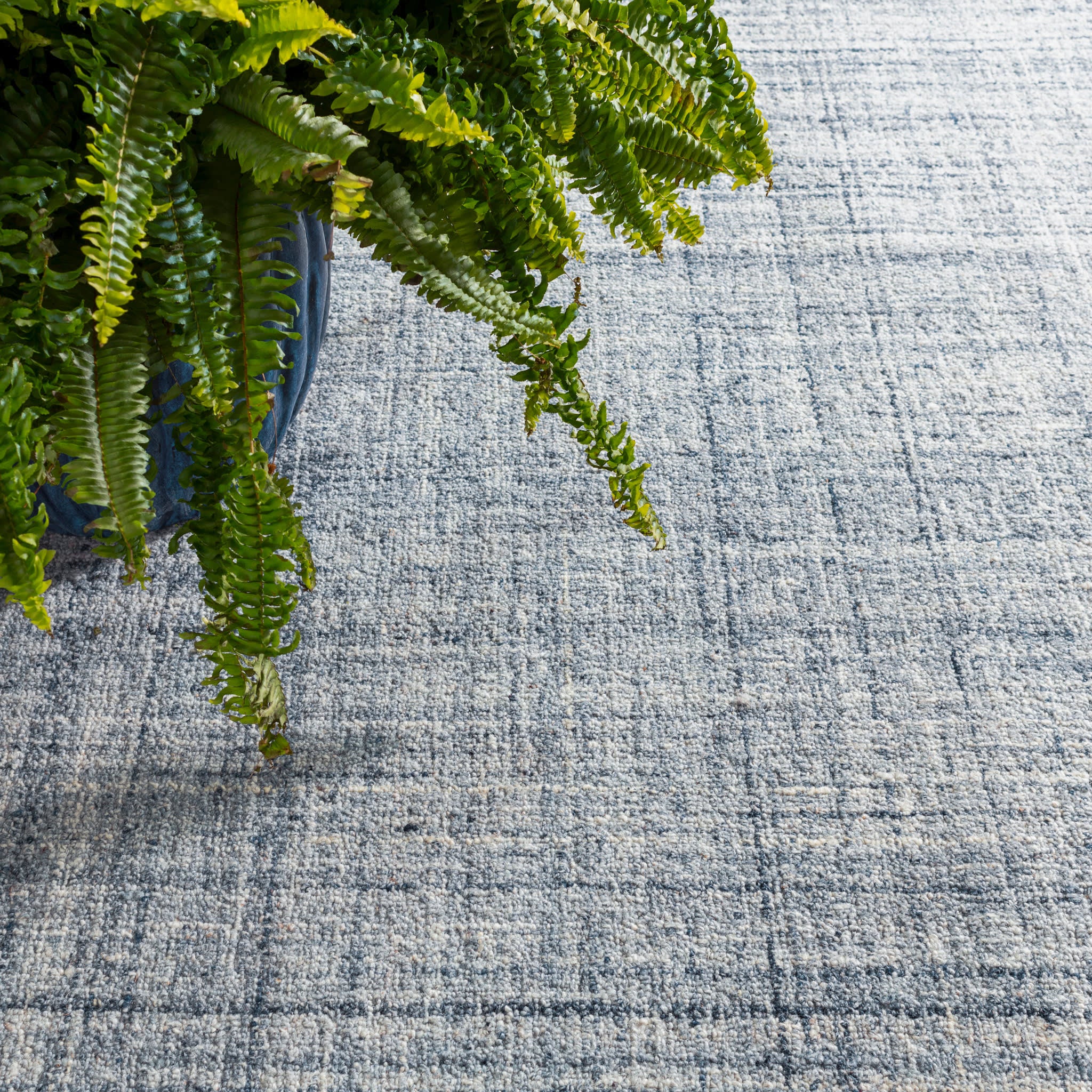 Harris Hand Micro Hooked Wool Rug | Blue/Ivory - Image 4