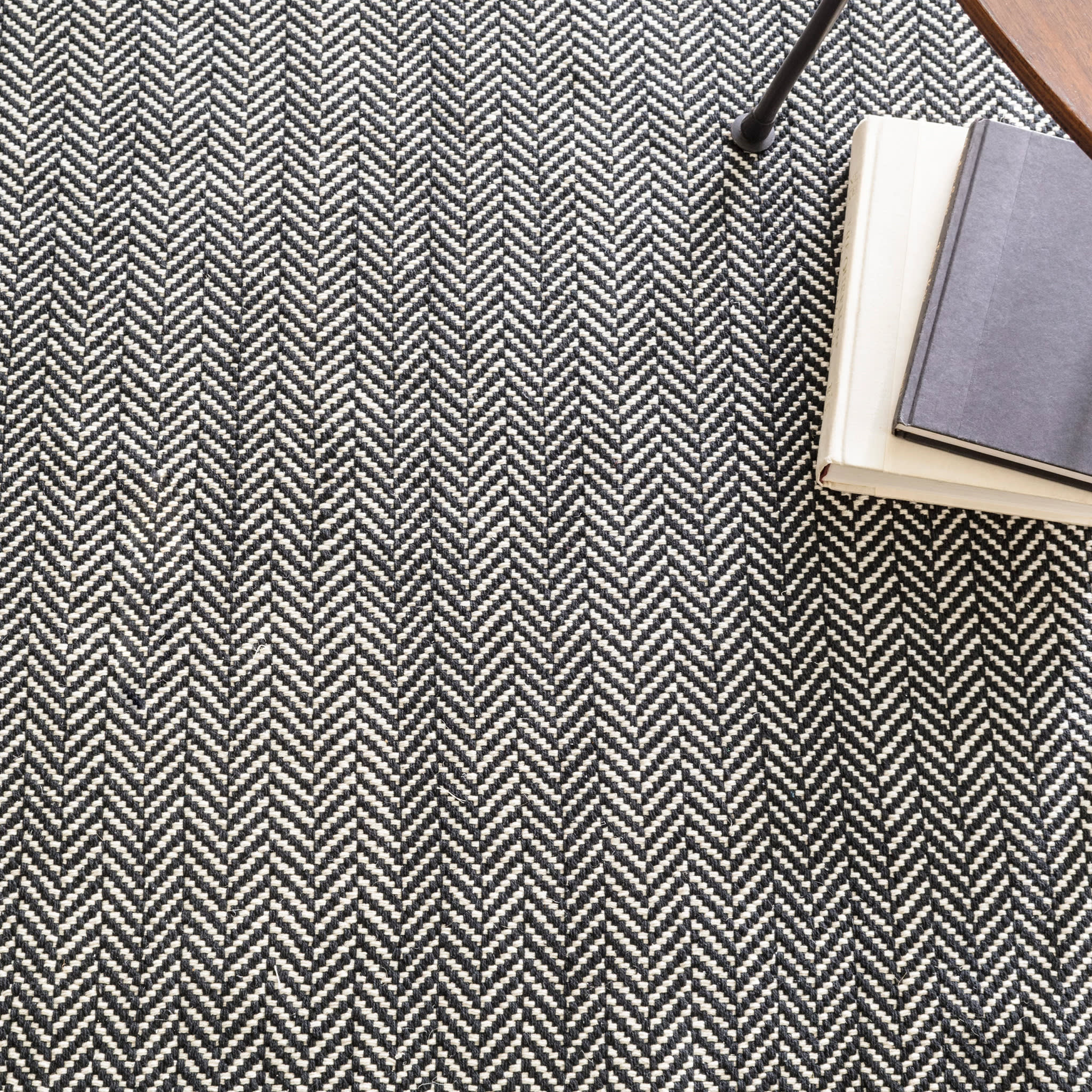Herringbone Handwoven Cotton Rug | Black - Image 4