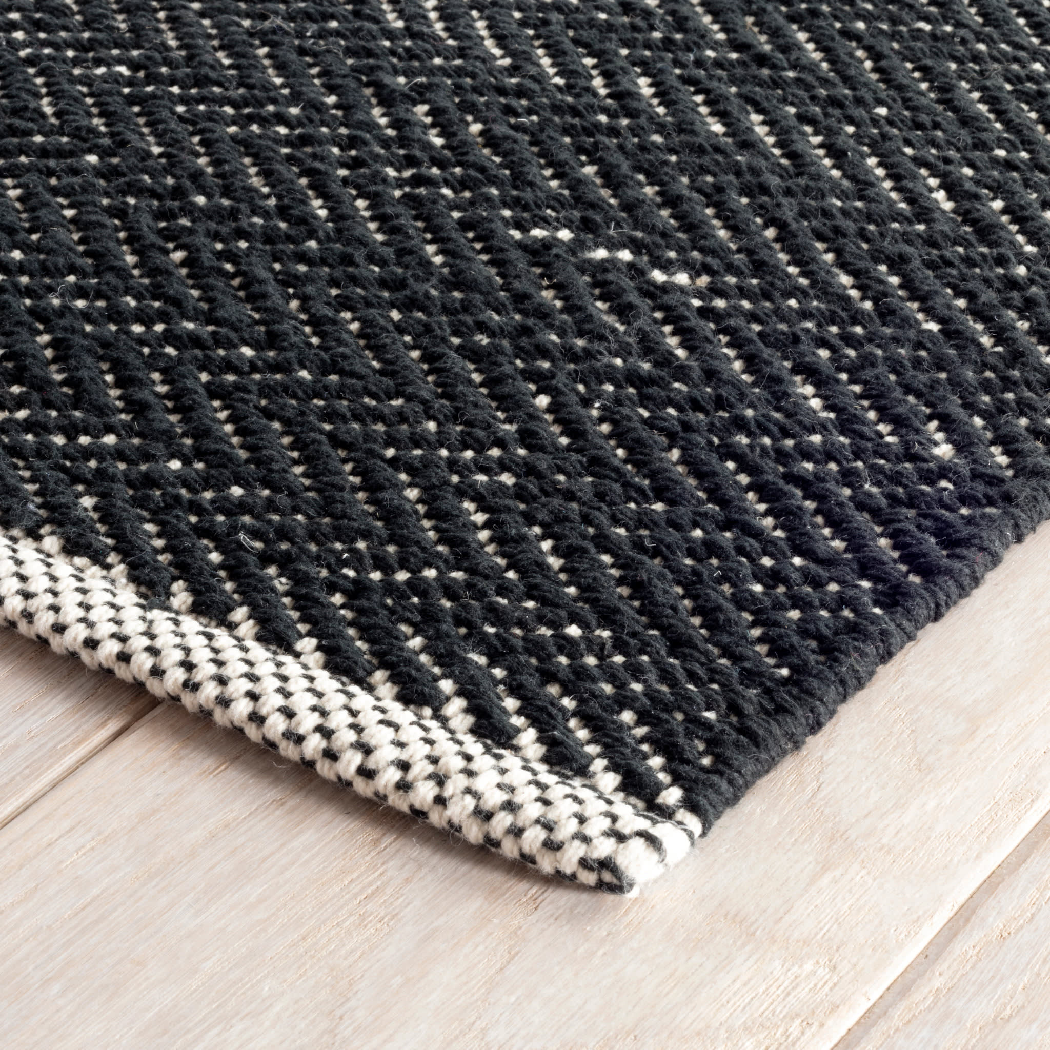 Herringbone Handwoven Cotton Rug | Black - Image 5