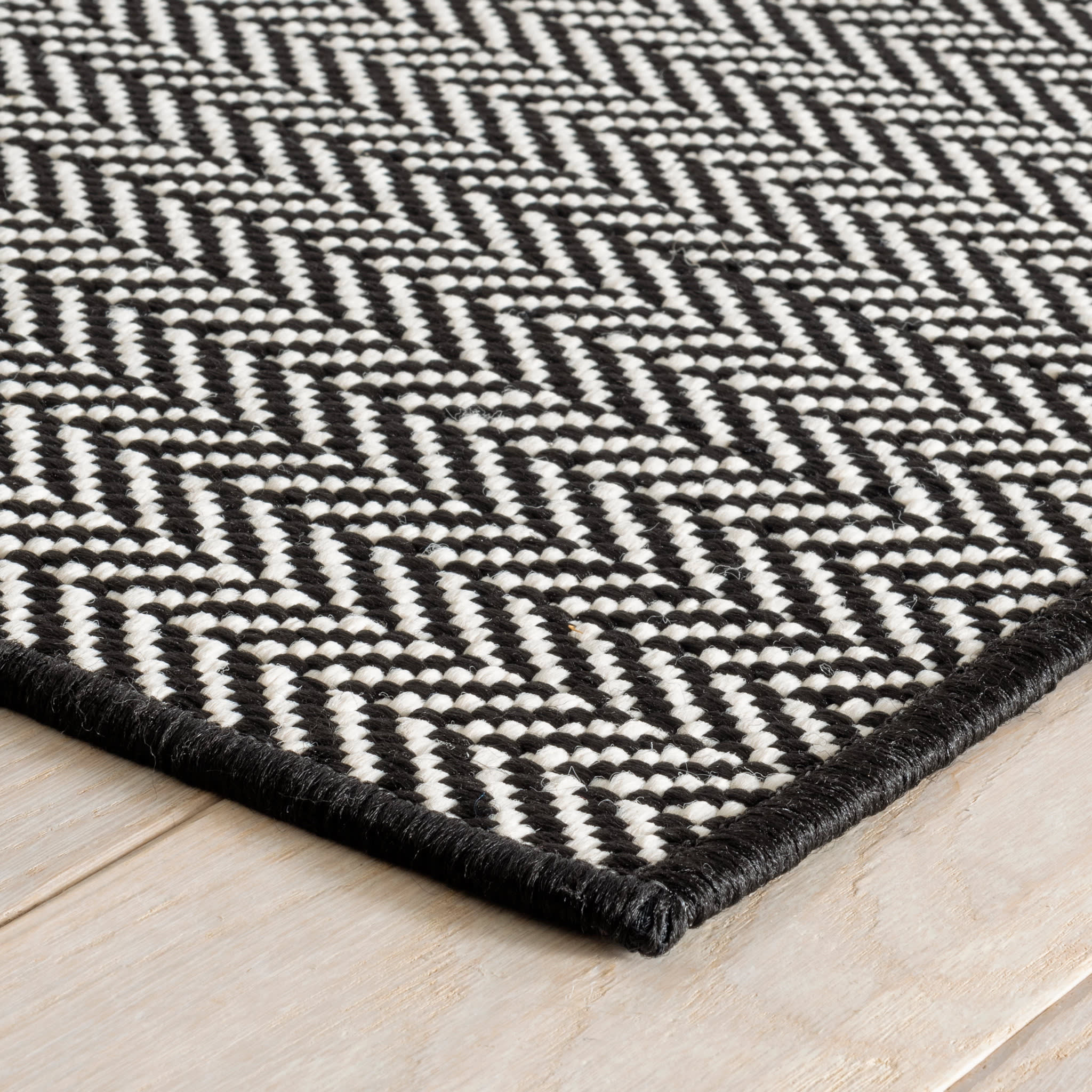 Herringbone Handwoven Indoor/Outdoor Custom Rug | Black/Ivory - Image 4