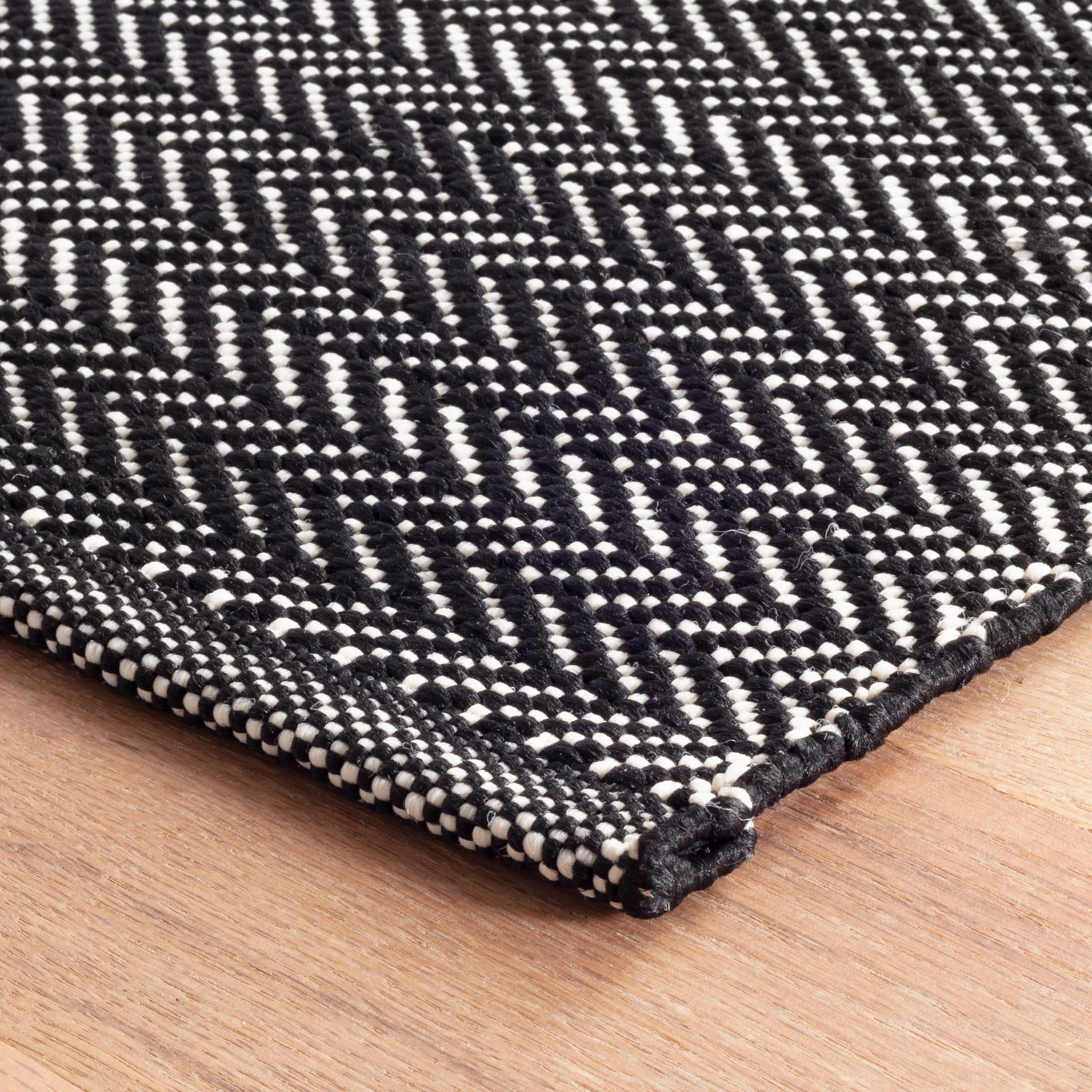 Herringbone Handwoven Indoor/Outdoor Rug | Black/Ivory - Image 5