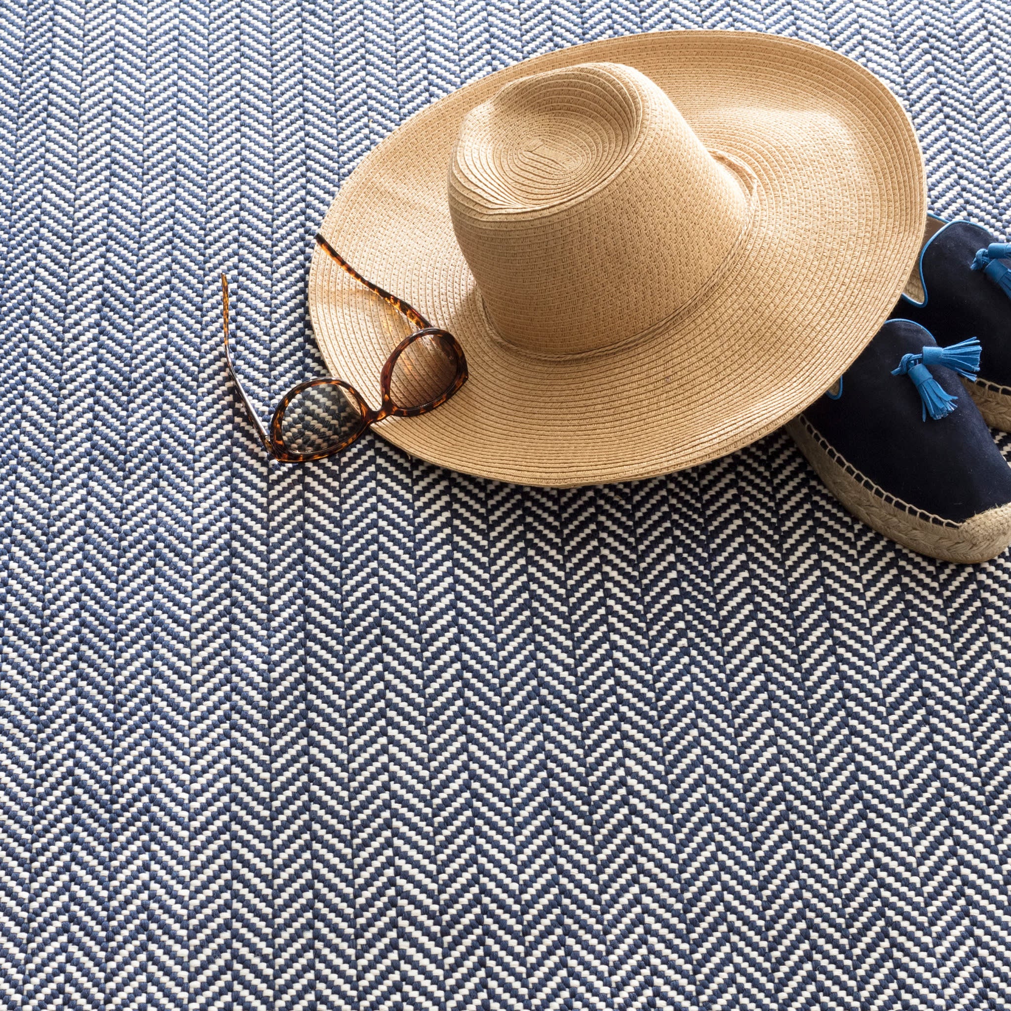 Herringbone Handwoven Indoor/Outdoor Rug | Navy/Ivory - Image 2