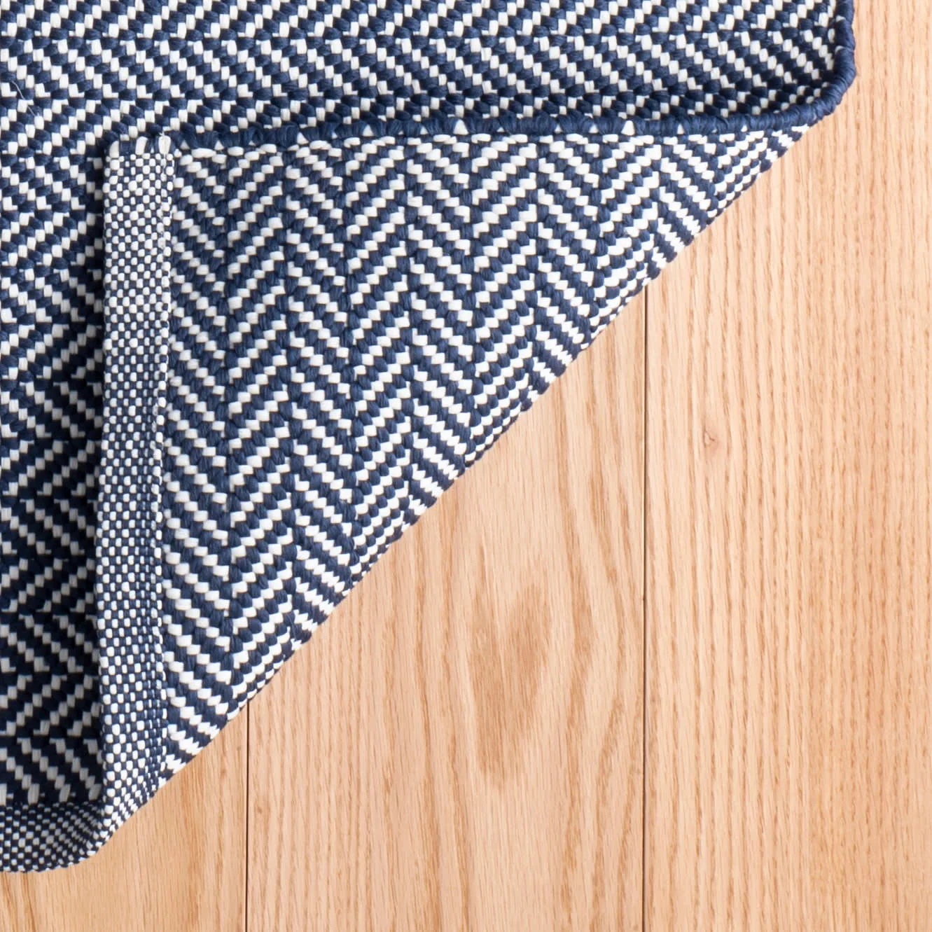 Herringbone Handwoven Indoor/Outdoor Rug | Navy/Ivory - Image 4