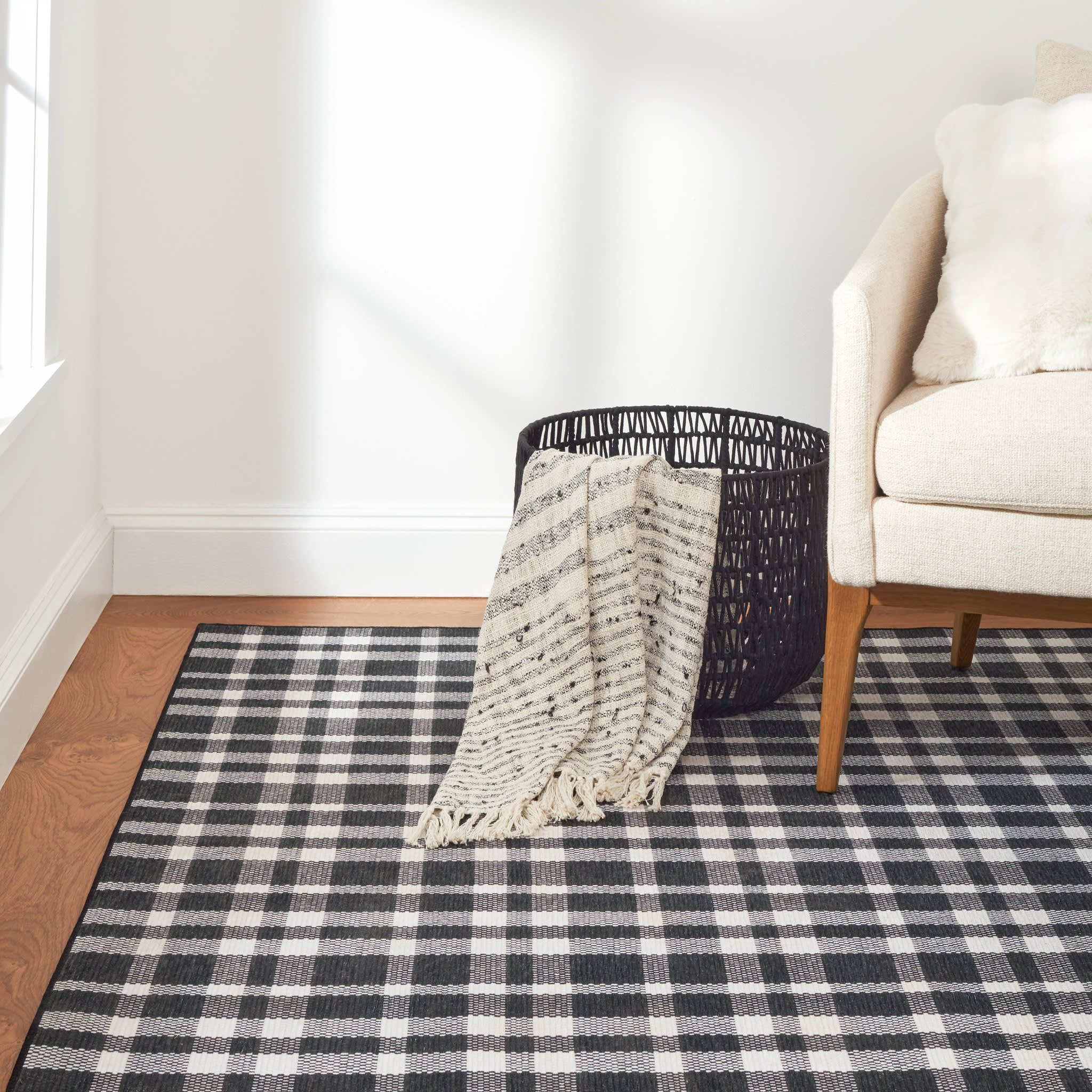 Houston Plaid Machine Washable Rug | Black - Image 4