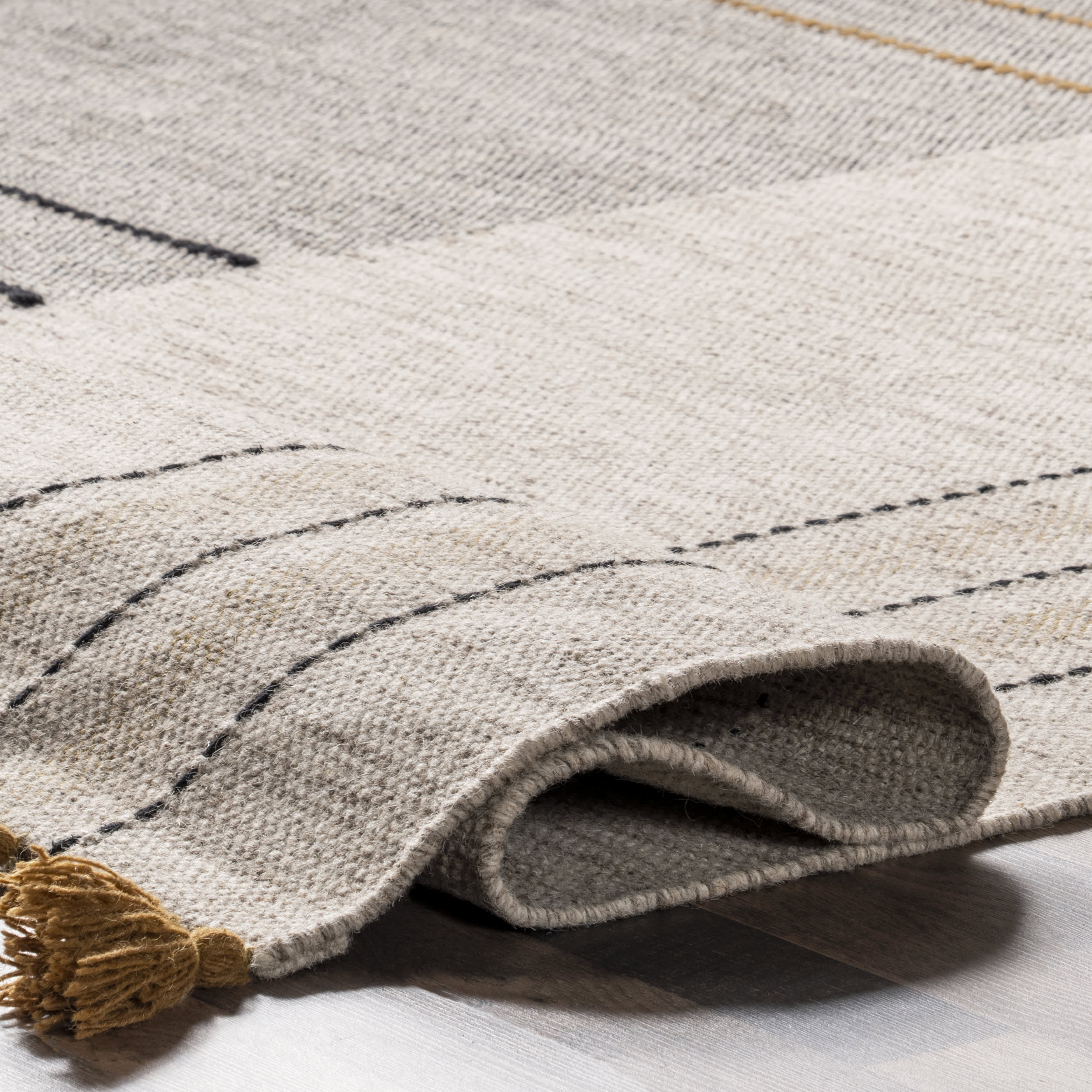 Hudson Alternating Tassel Rug | Ivory - Image 8