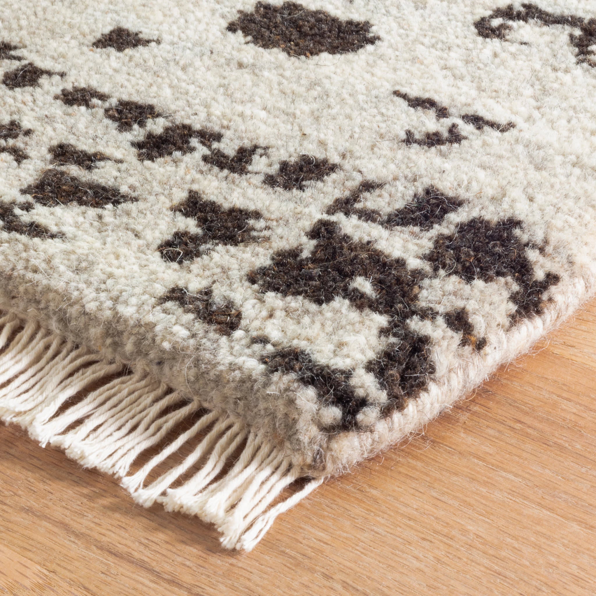 Hugo Hand Knotted Wool Rug | Black - Image 5