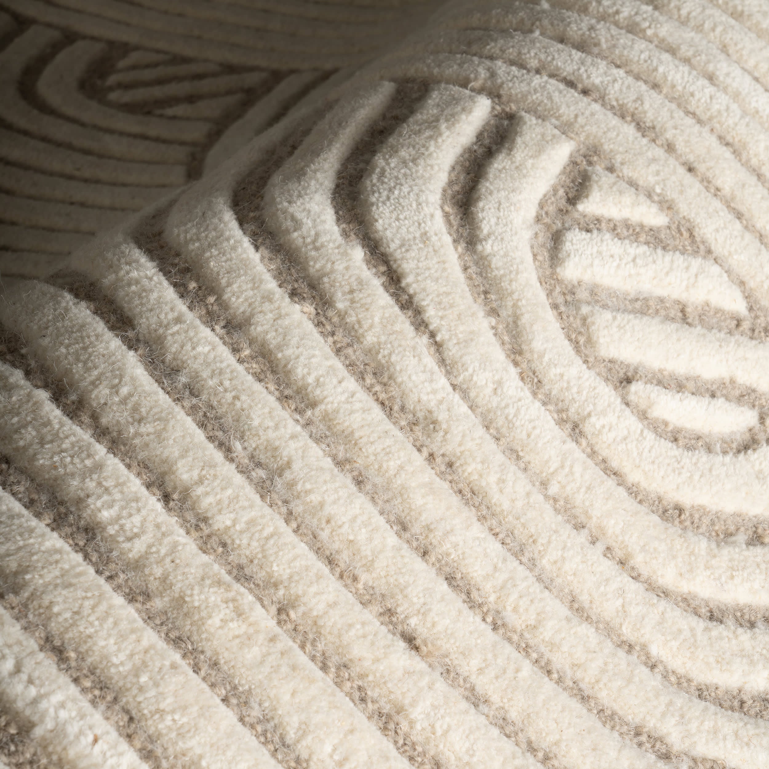 Indira Grooved Arc Rug | Ivory - Image 3