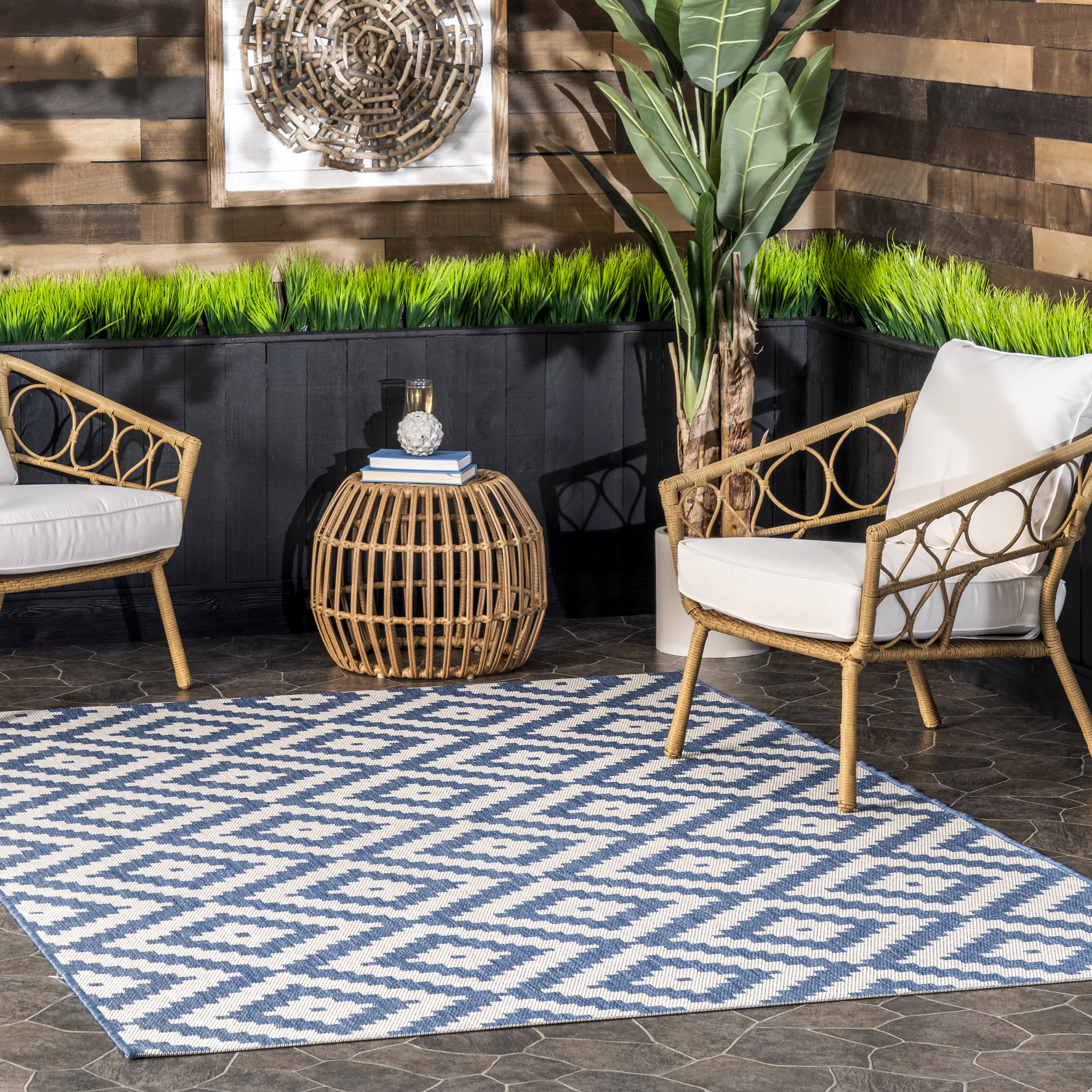 Indoor/Outdoor Diamond Trellis Rug | Blue - Image 2