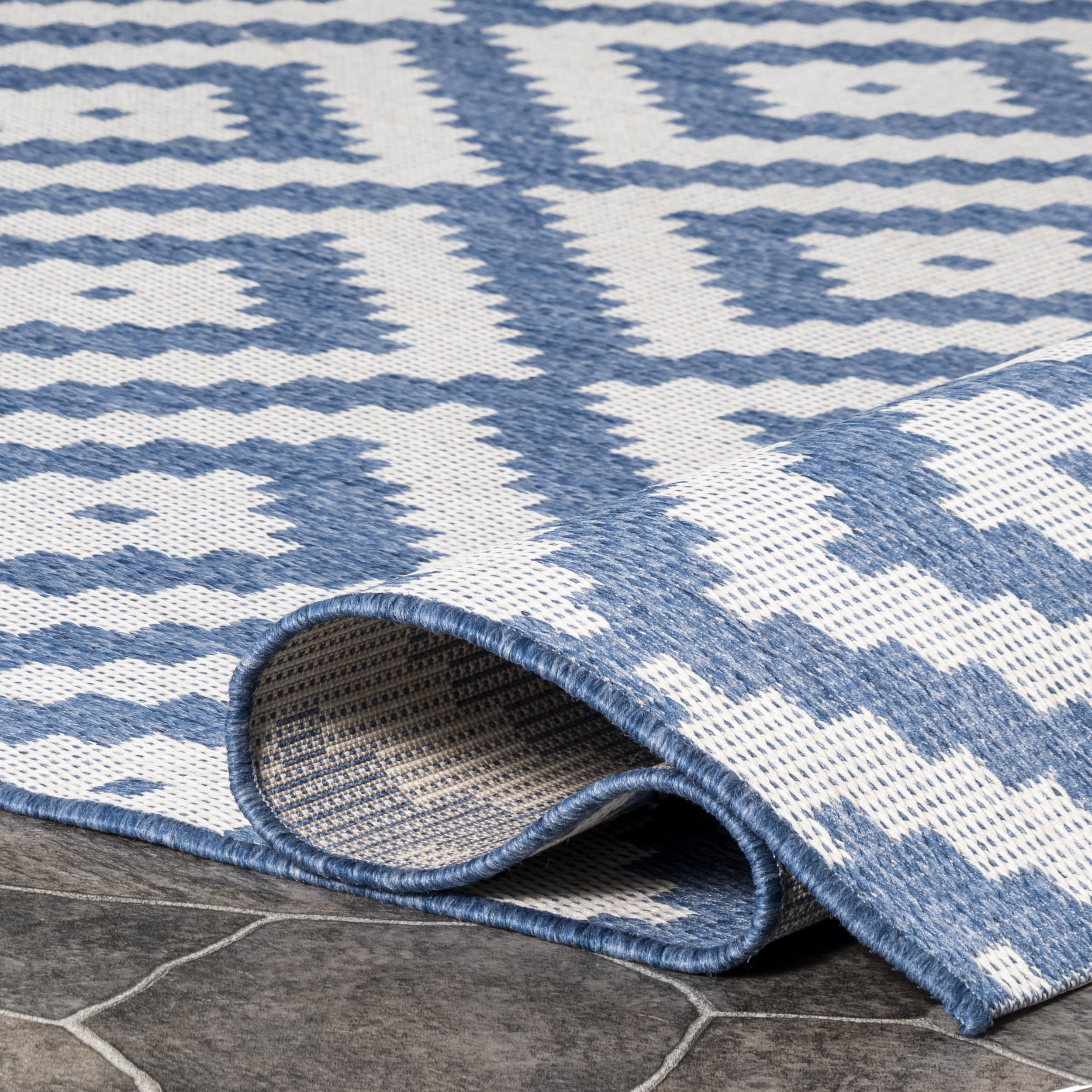 Indoor/Outdoor Diamond Trellis Rug | Blue - Image 2