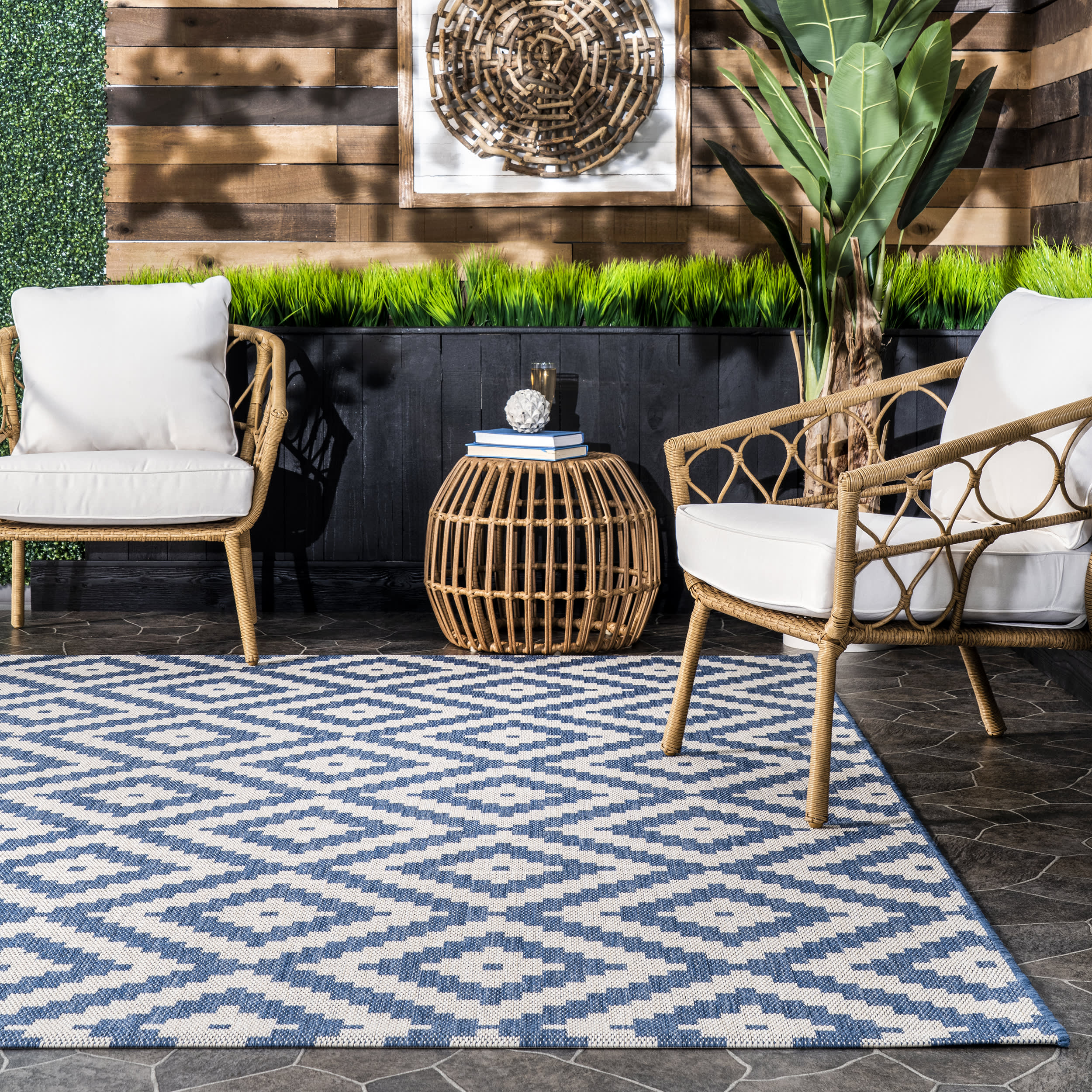 Indoor/Outdoor Diamond Trellis Rug | Blue - Image 4