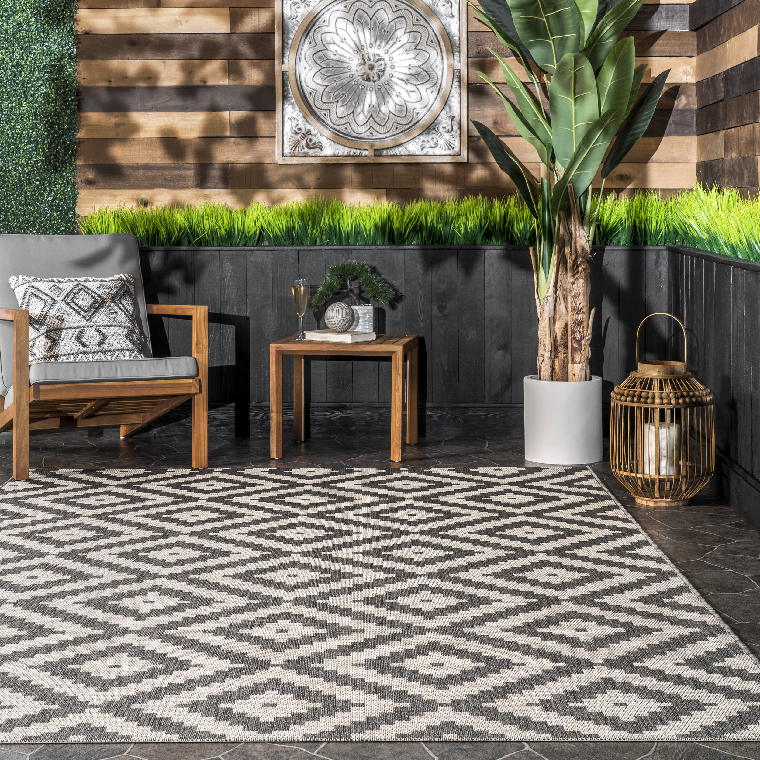 Indoor/Outdoor Diamond Trellis Rug | Grey - Image 4