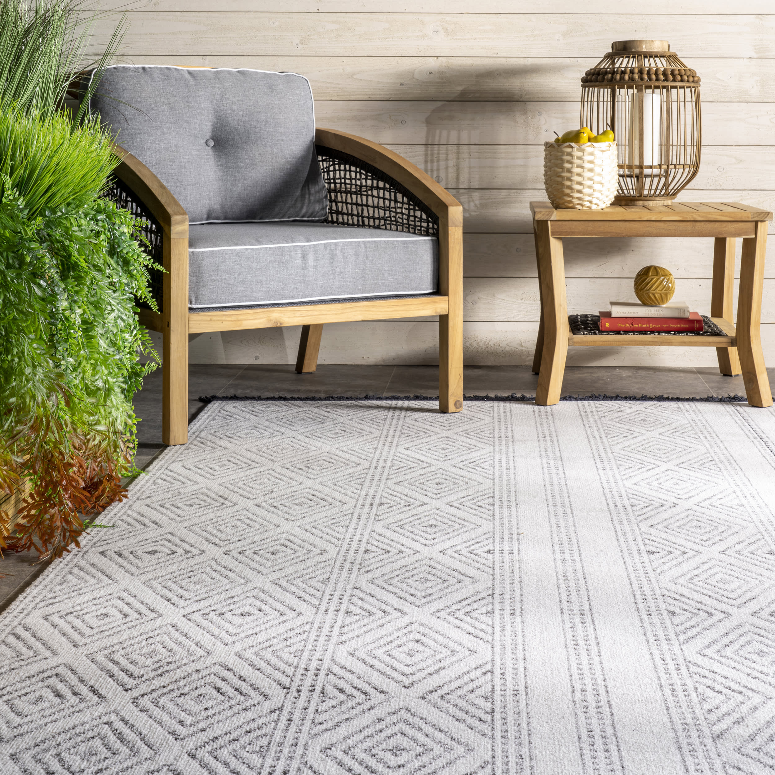 Indoor/Outdoor Striped With Tassels Rug | Grey - Image 4