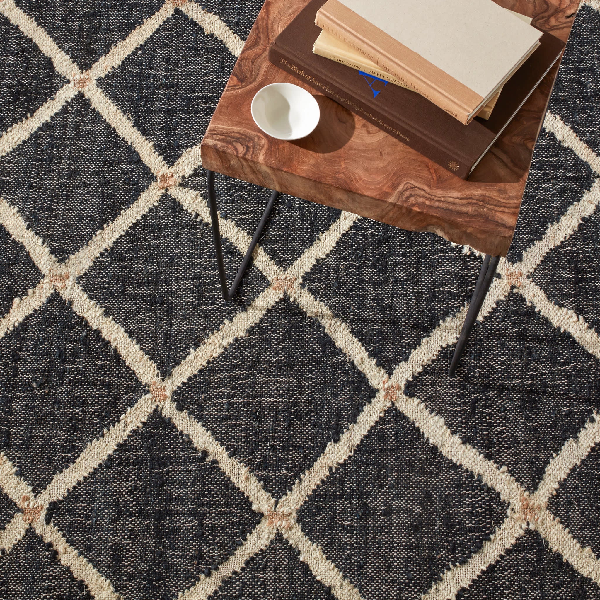 Kali Handwoven Jute Rug | Black - Image 5