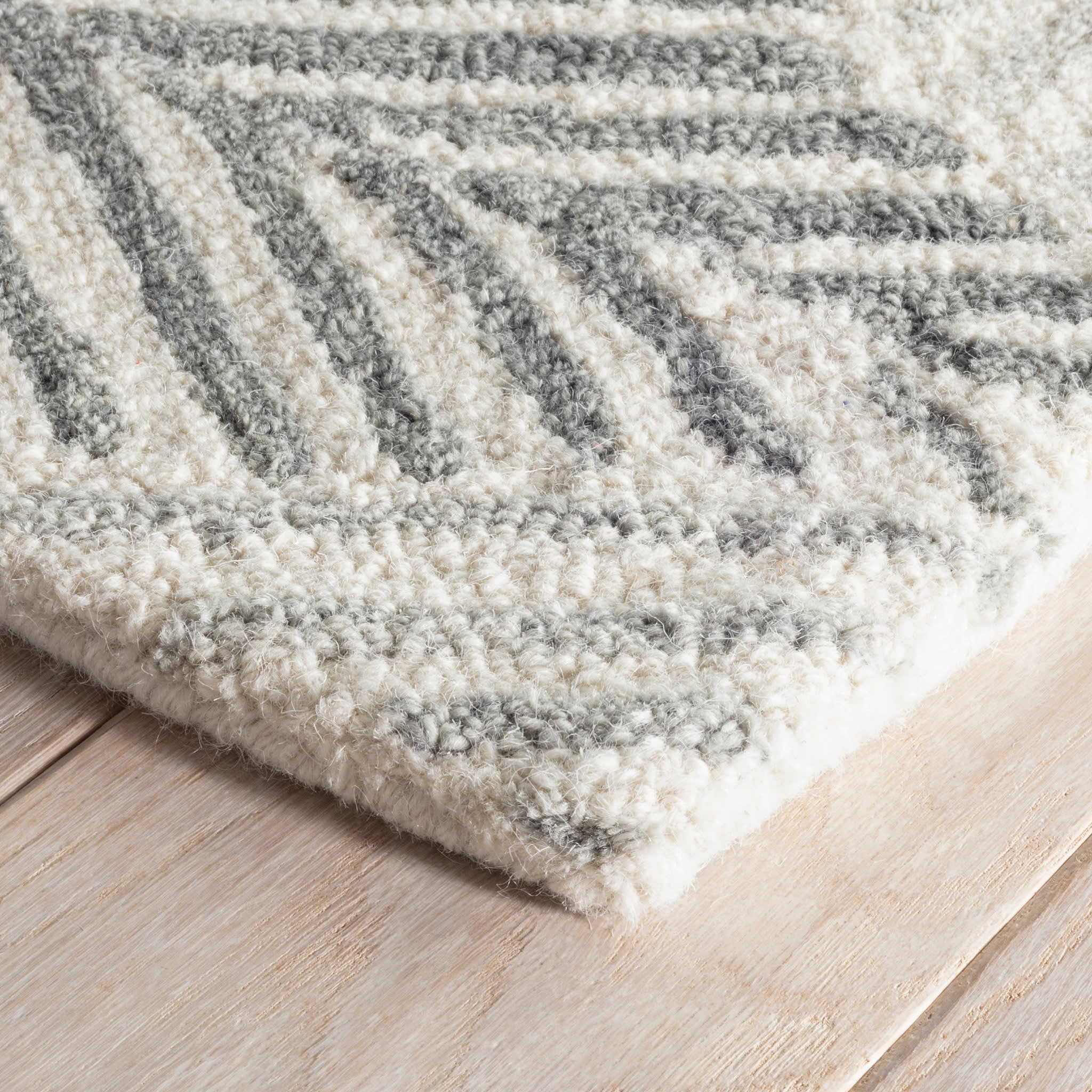 Karari Hand Hooked Wool Rug | Blue - Image 6