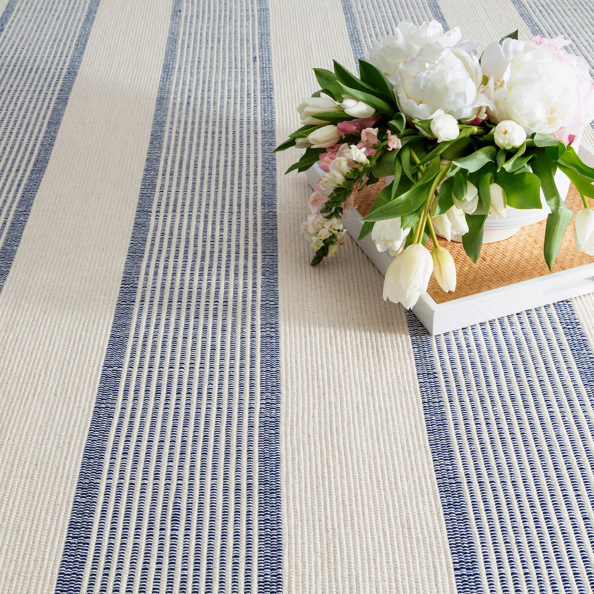 La Mirada Handwoven Cotton Rug | Navy - Image 3