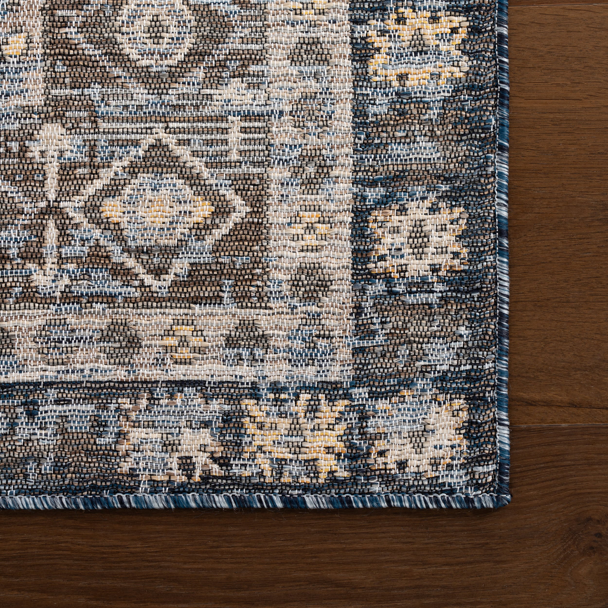 Liamara Traditional Medallion Indoor/Outdoor Rug | Grey - Image 4