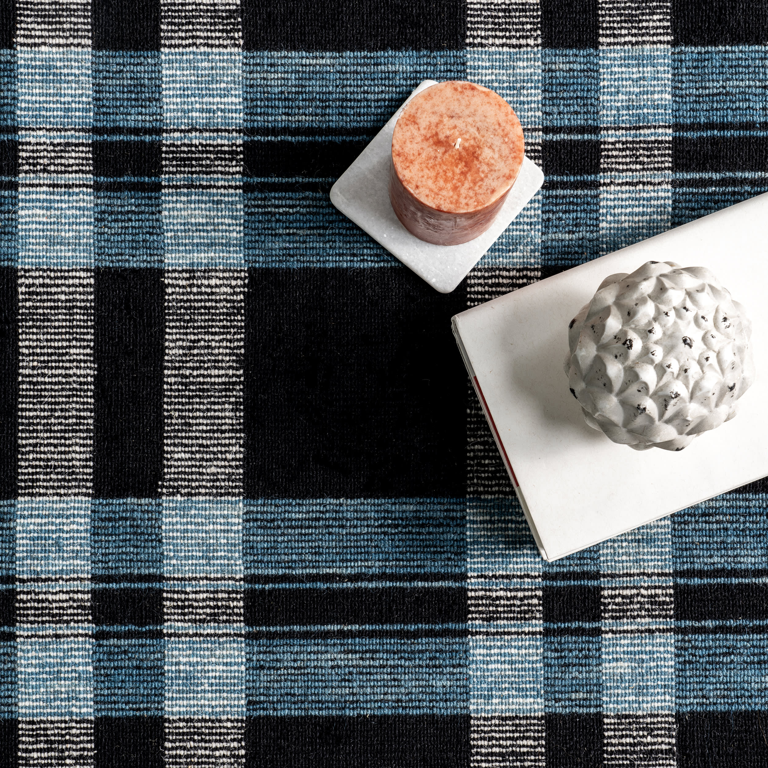 Luciana Plaid Fringed Rug | Black - Image 7