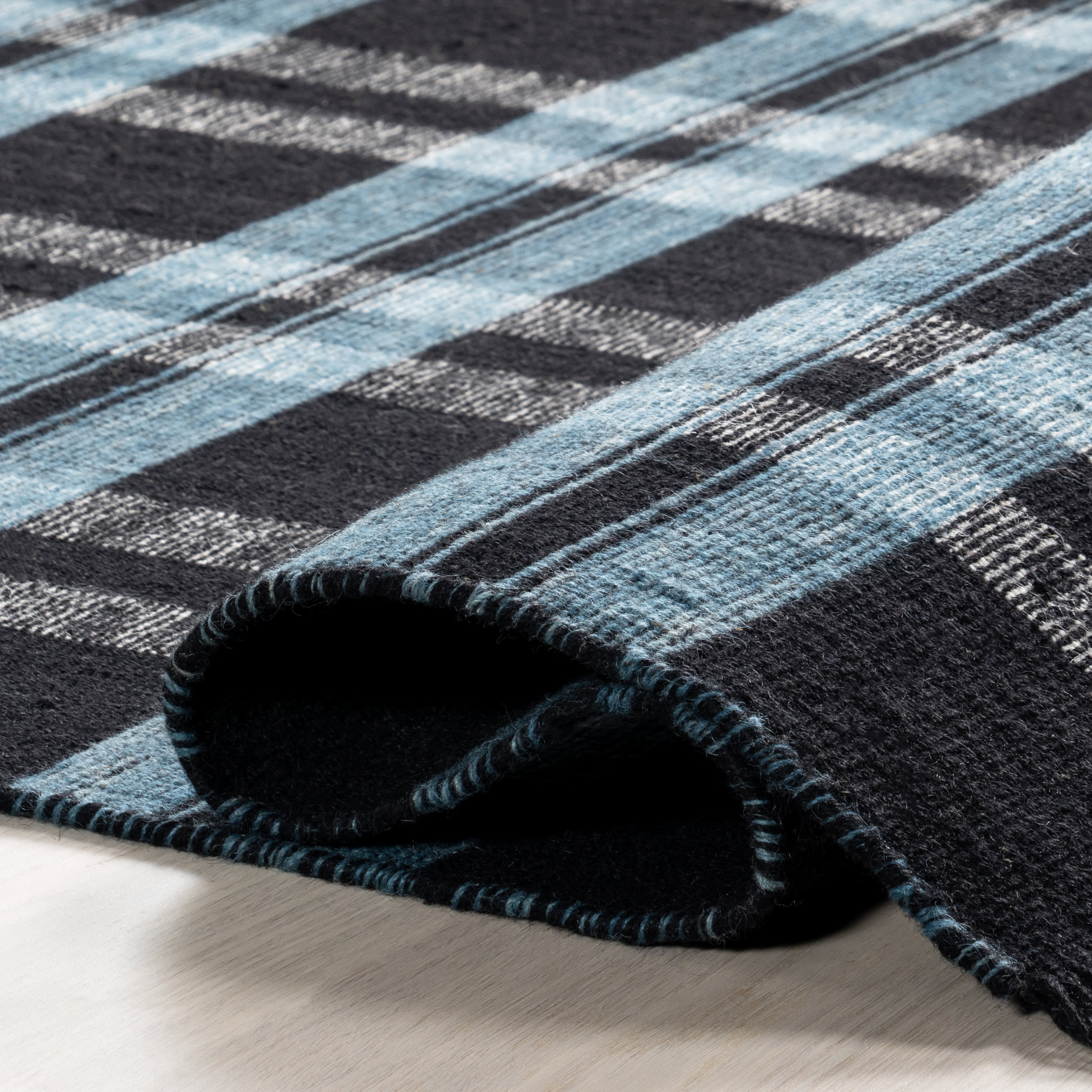 Luciana Plaid Fringed Rug | Black - Image 8