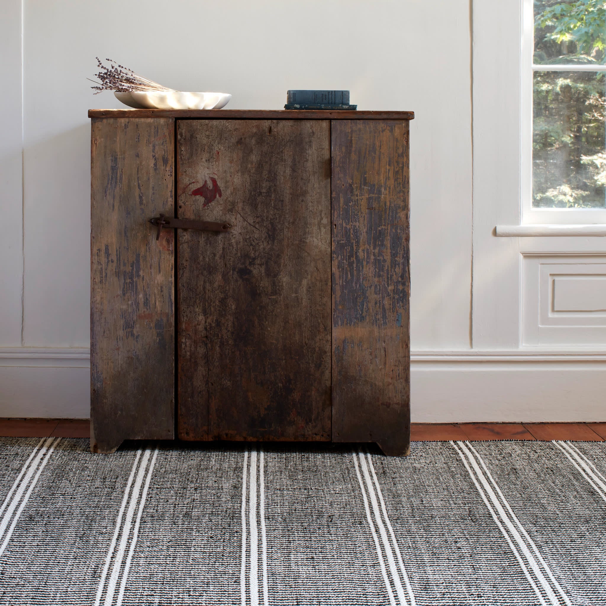 Malta Handwoven Wool Rug | Black/Ivory - Image 2