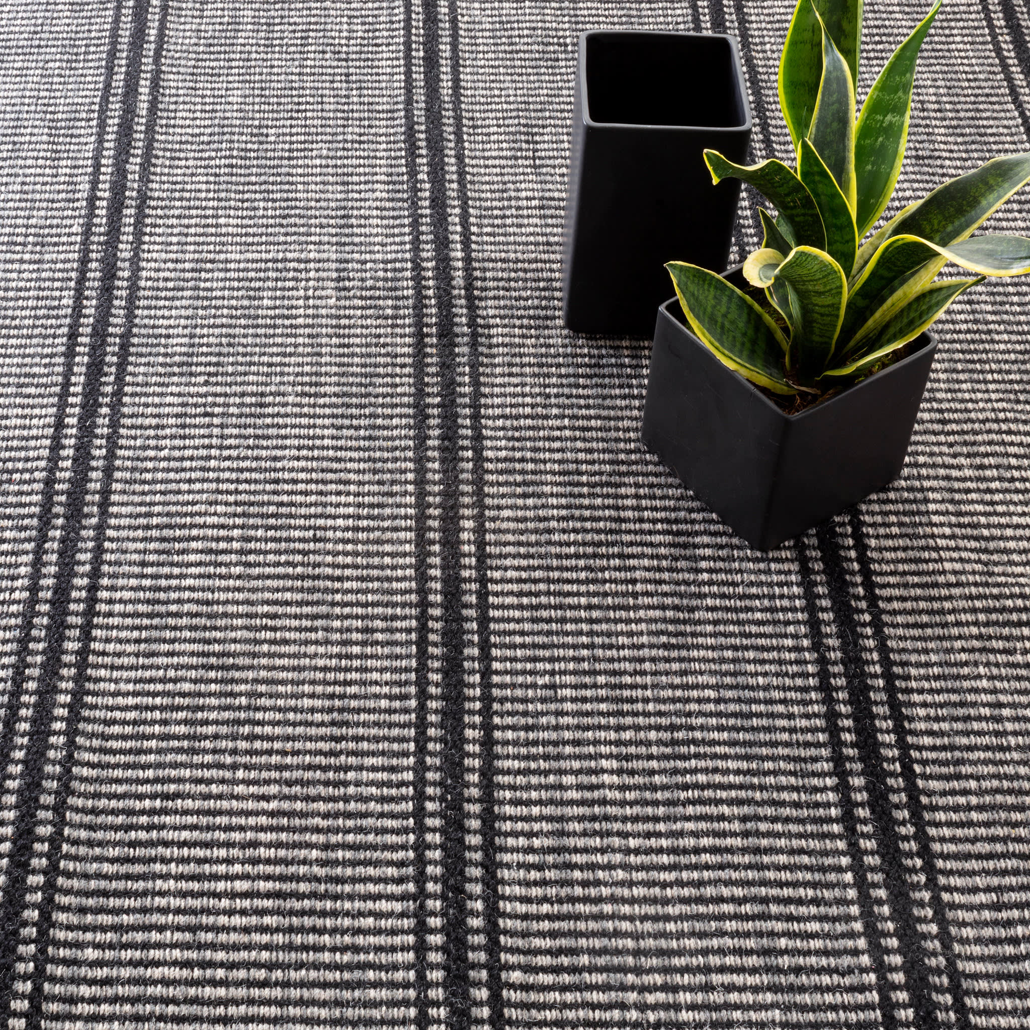 Malta Handwoven Wool Rug | Black - Image 3