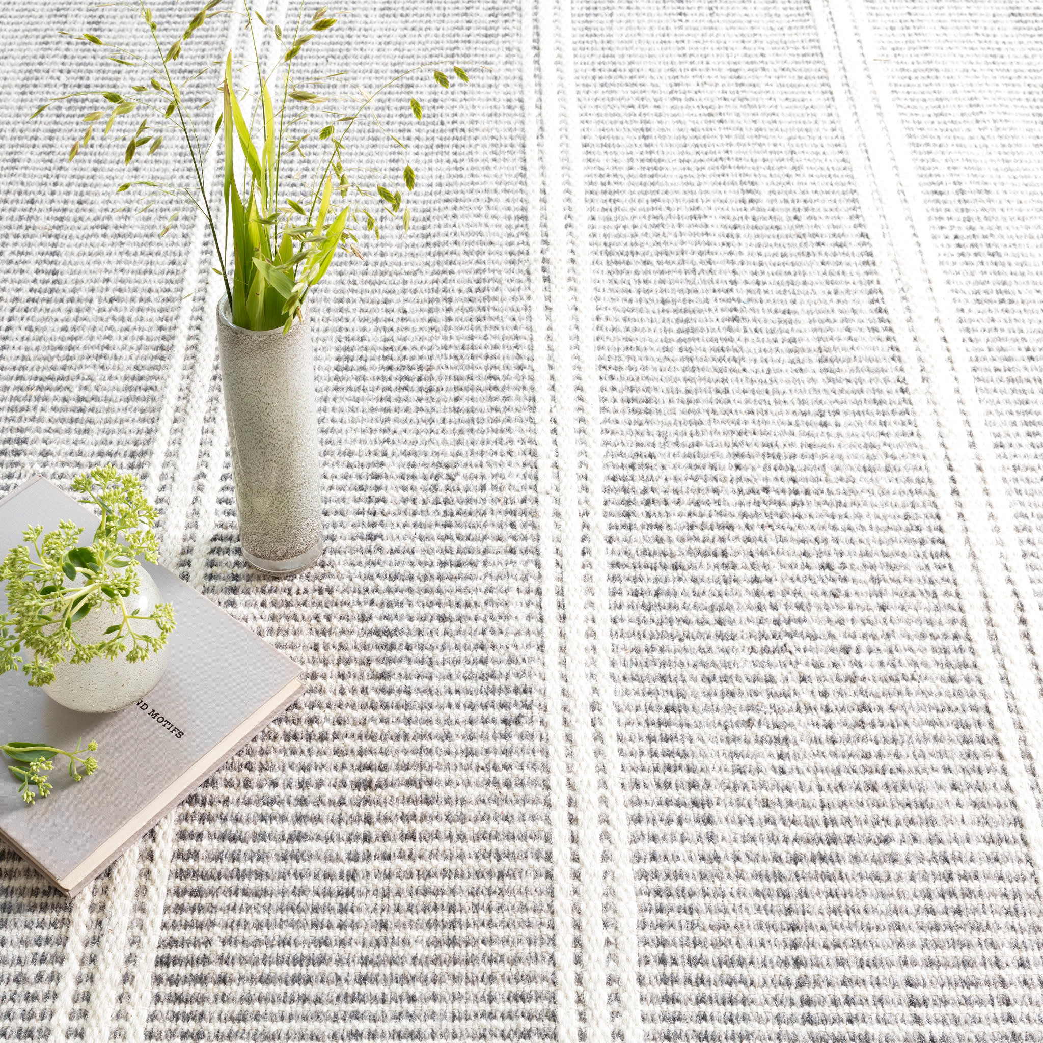 Malta Handwoven Wool Rug | Grey - Image 4