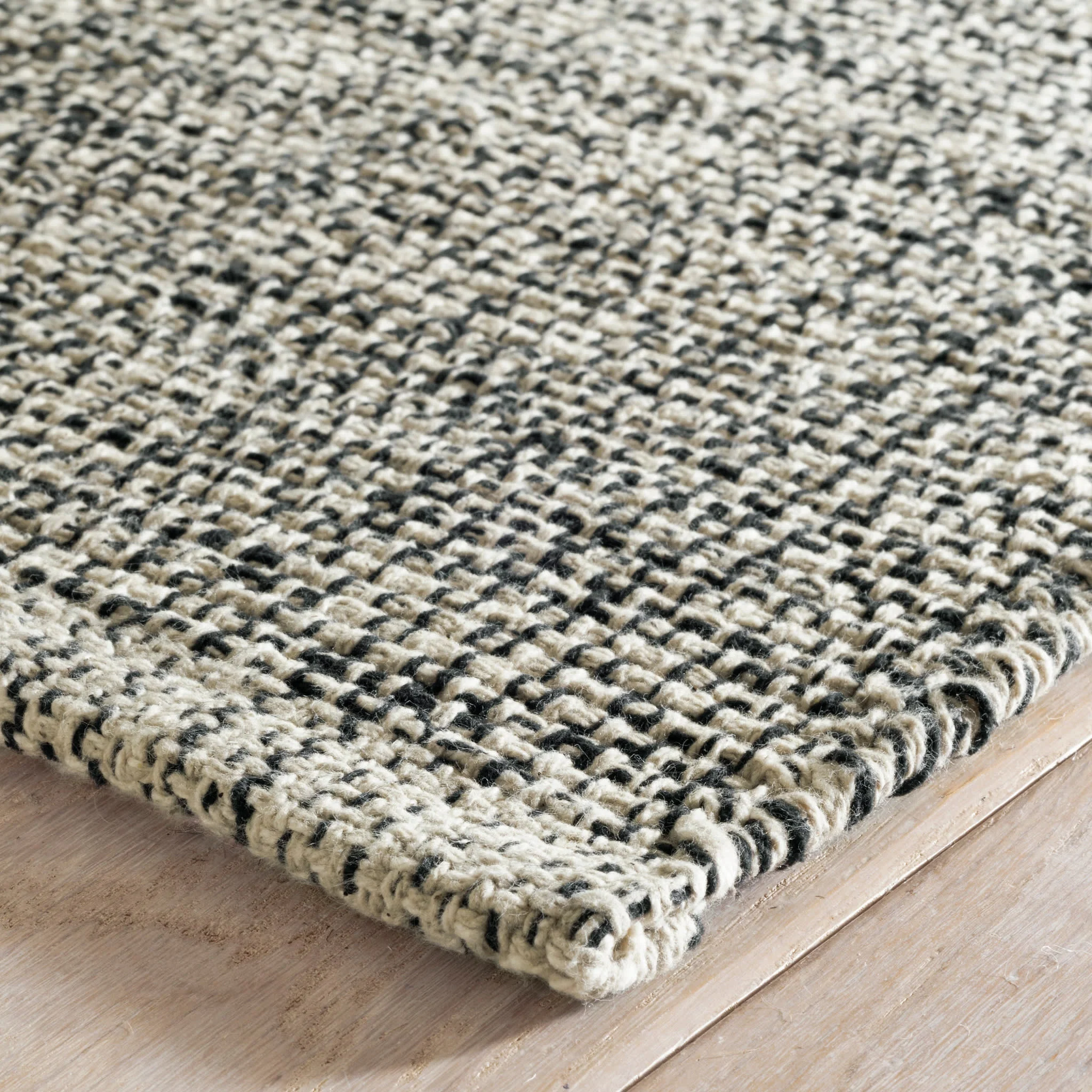 Marled Handwoven Cotton Rug | Black - Image 4