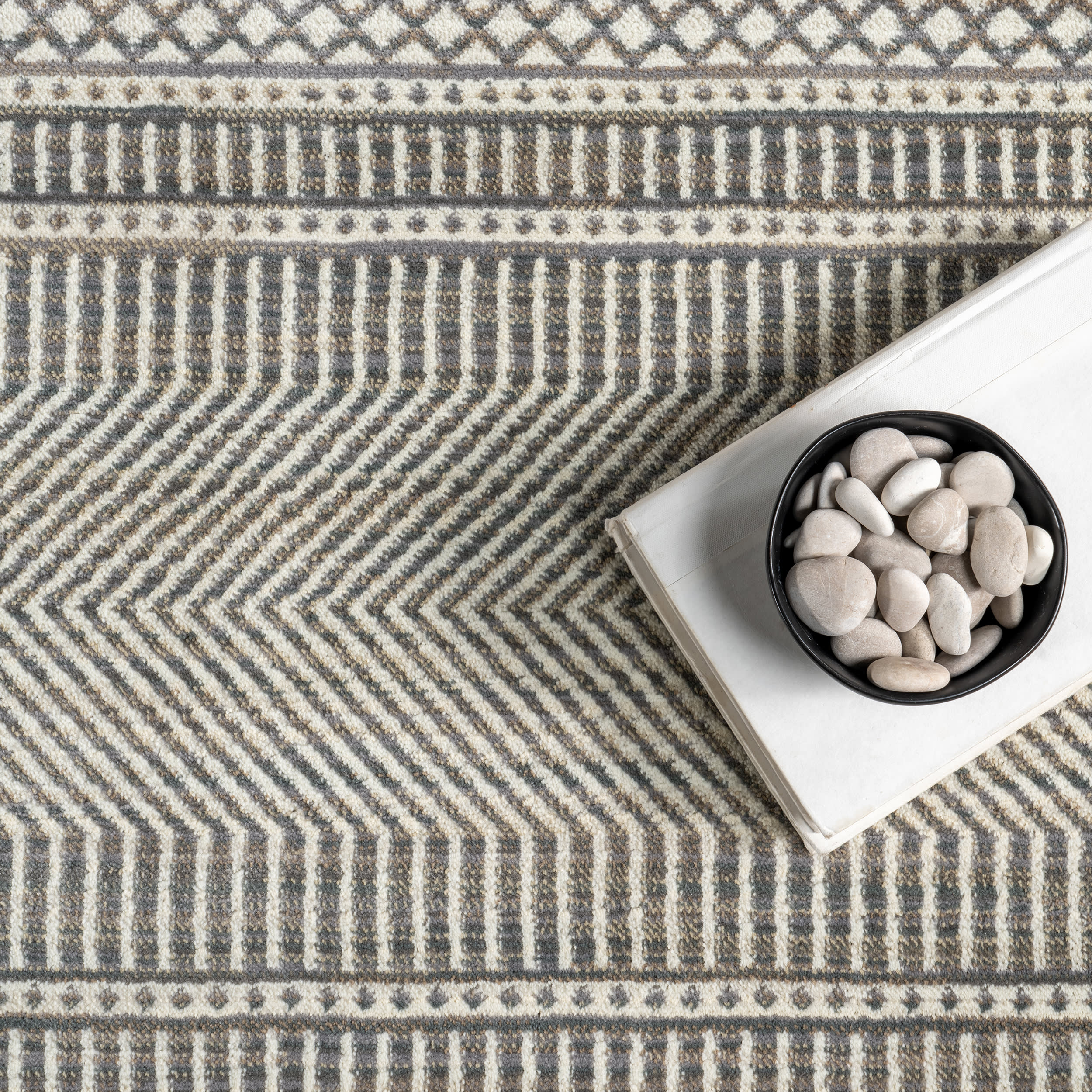 Maude Geometric Traditional Fringed Rug | Light Grey - Image 7