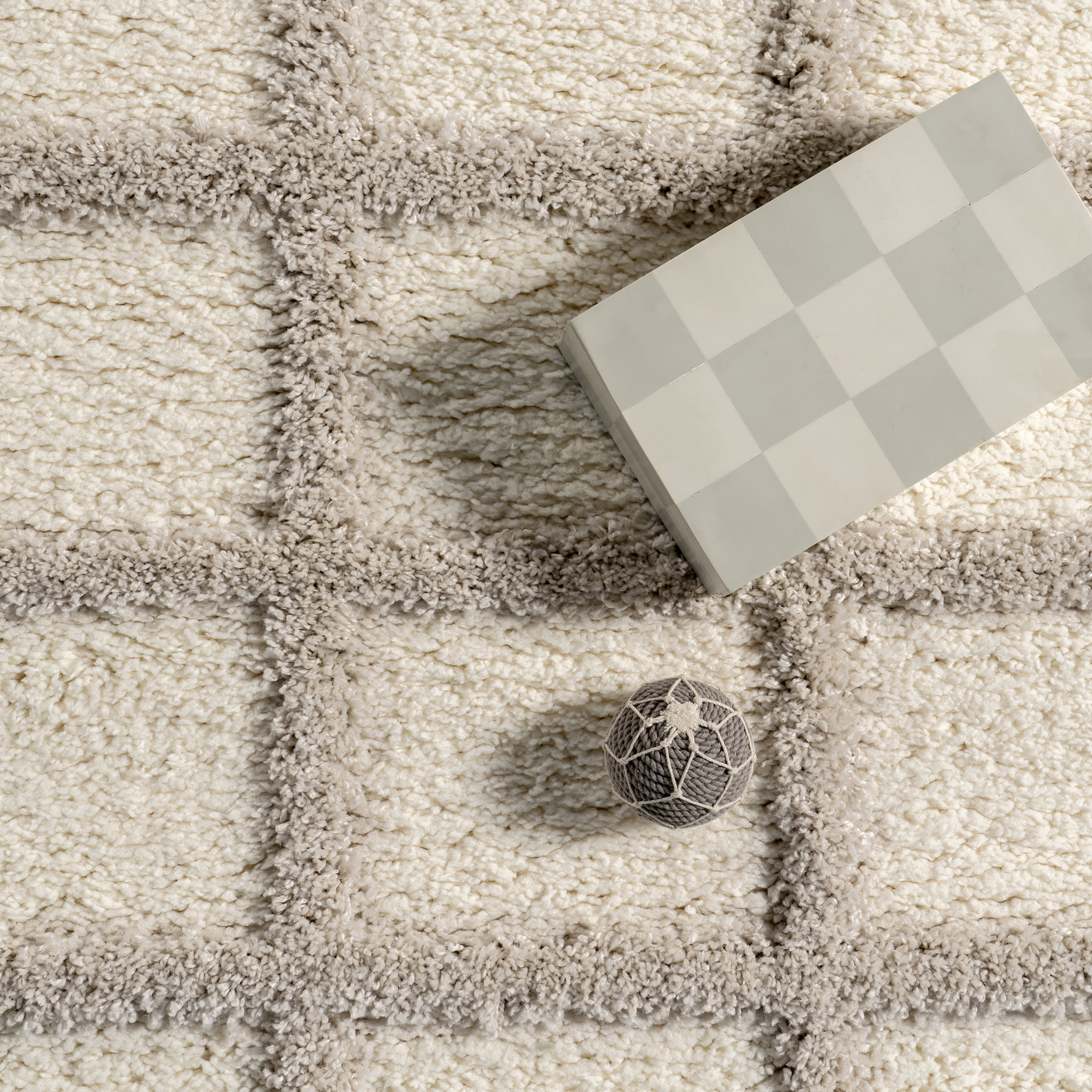 Maverick Checkered Texture Rug | Beige - Image 7