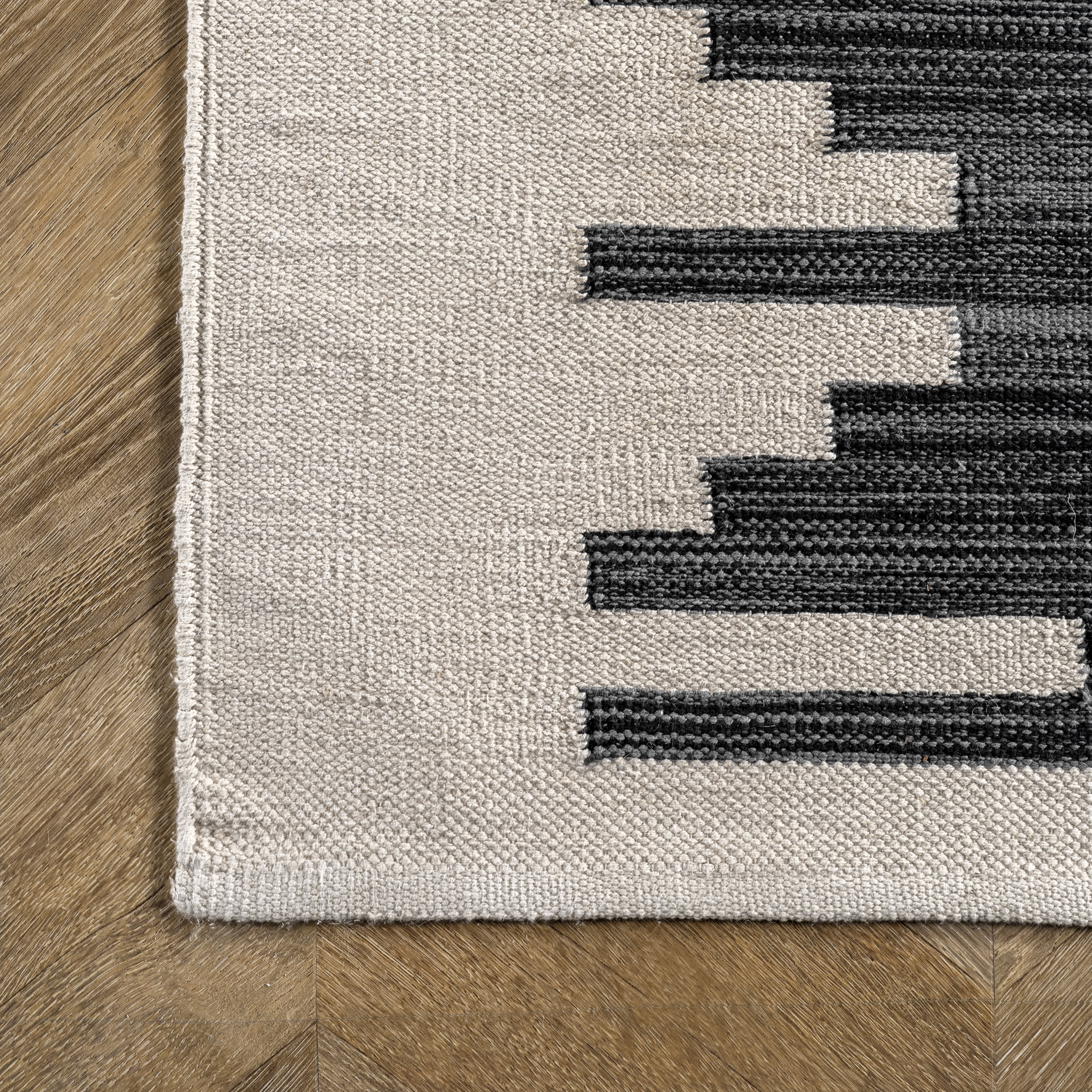 Metropolitan Marvel Rug | Charcoal - Image 3