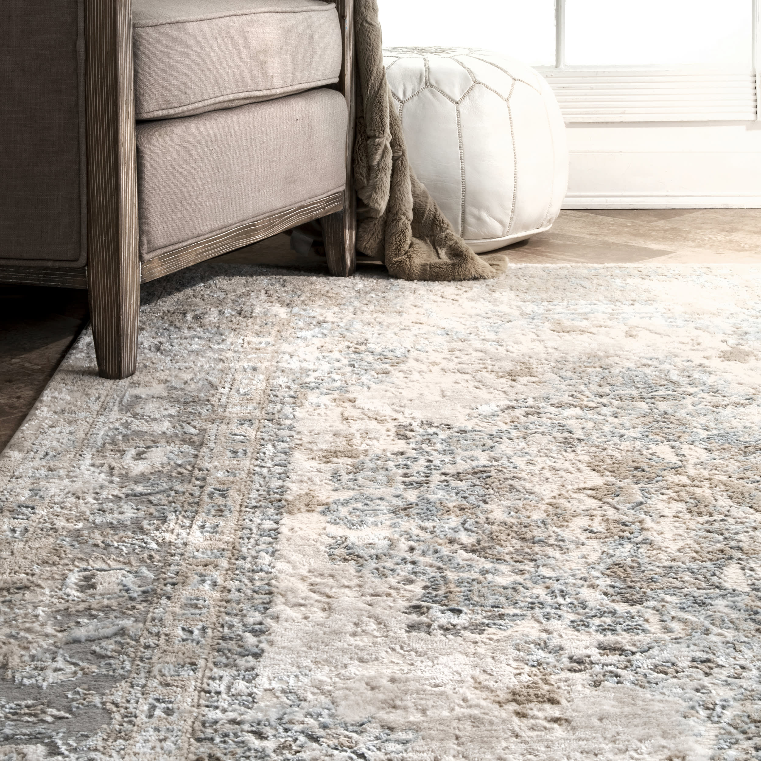 Milky Medallion Rug | Silver - Image 4