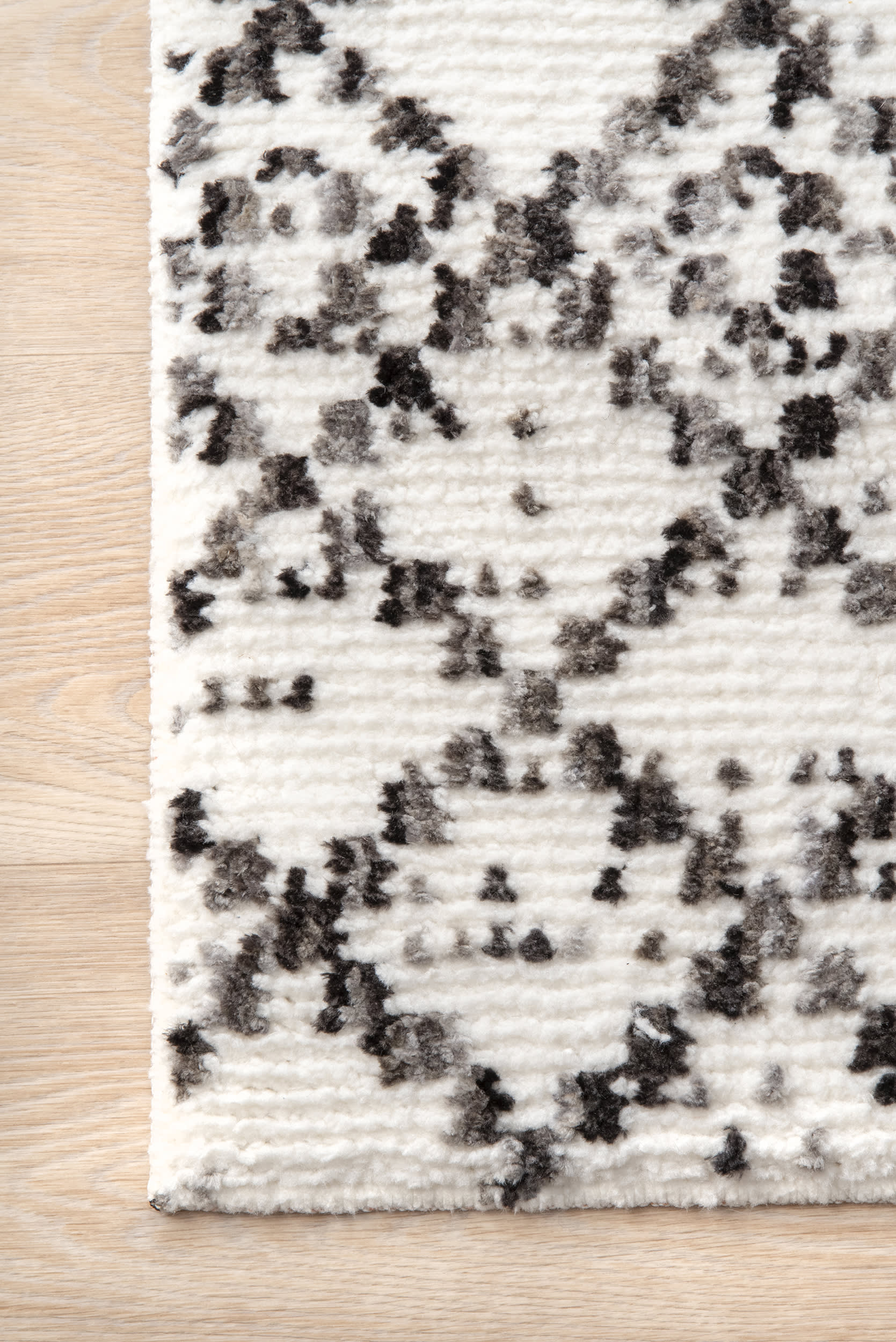 Modern Trellis Rug | Grey - Image 3