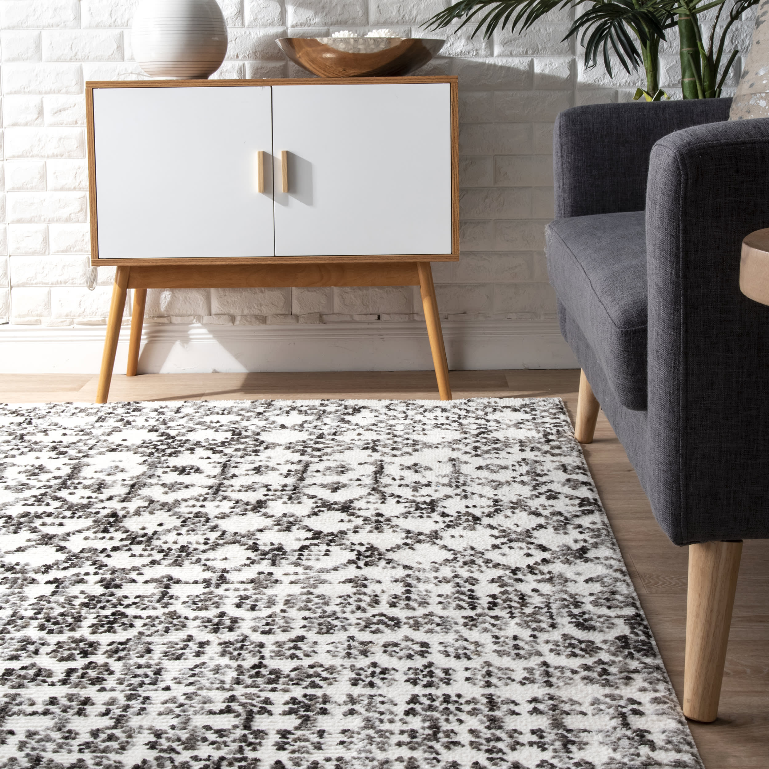 Modern Trellis Rug | Grey - Image 4