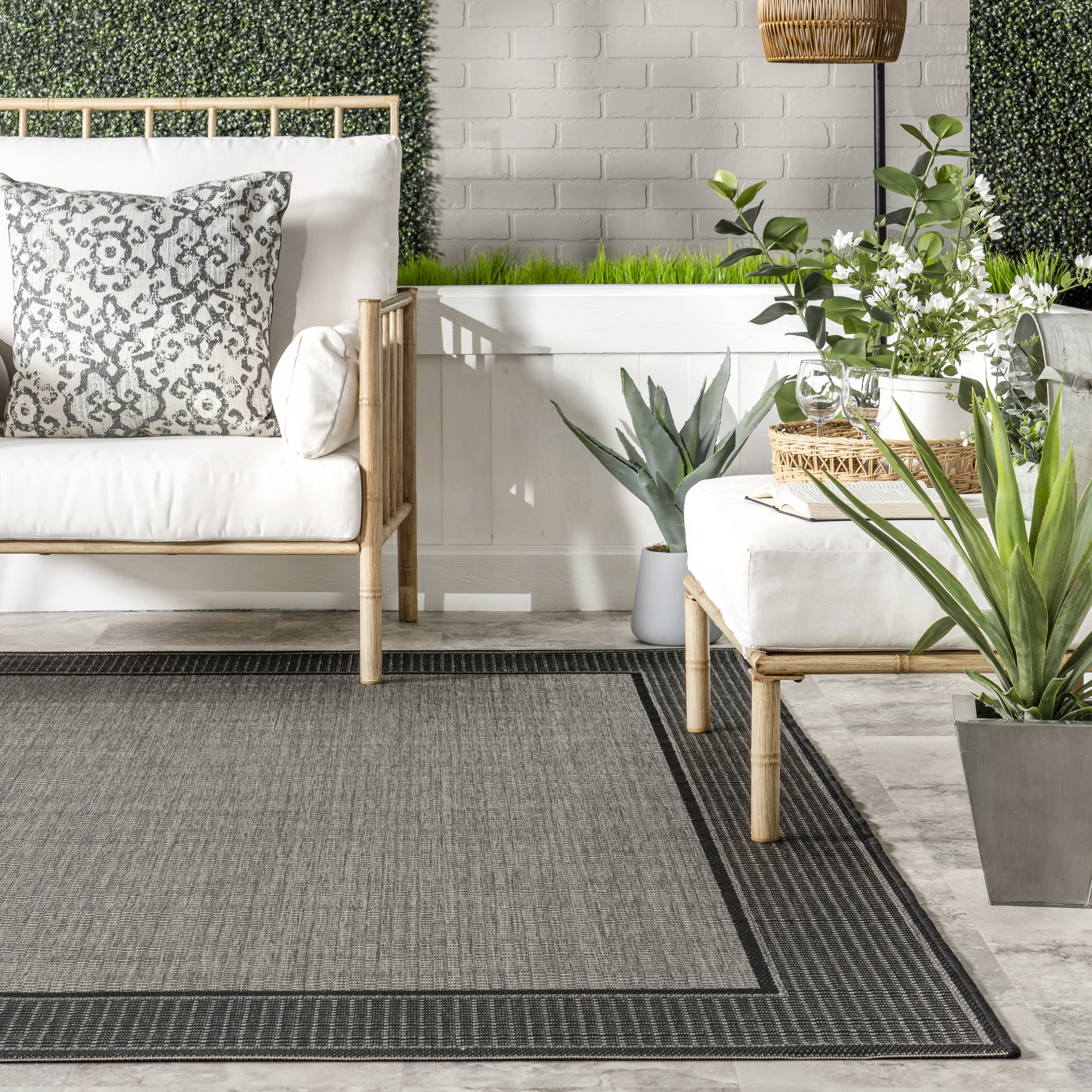 Monochrome Bordered Indoor/Outdoor Rug | Grey - Image 4