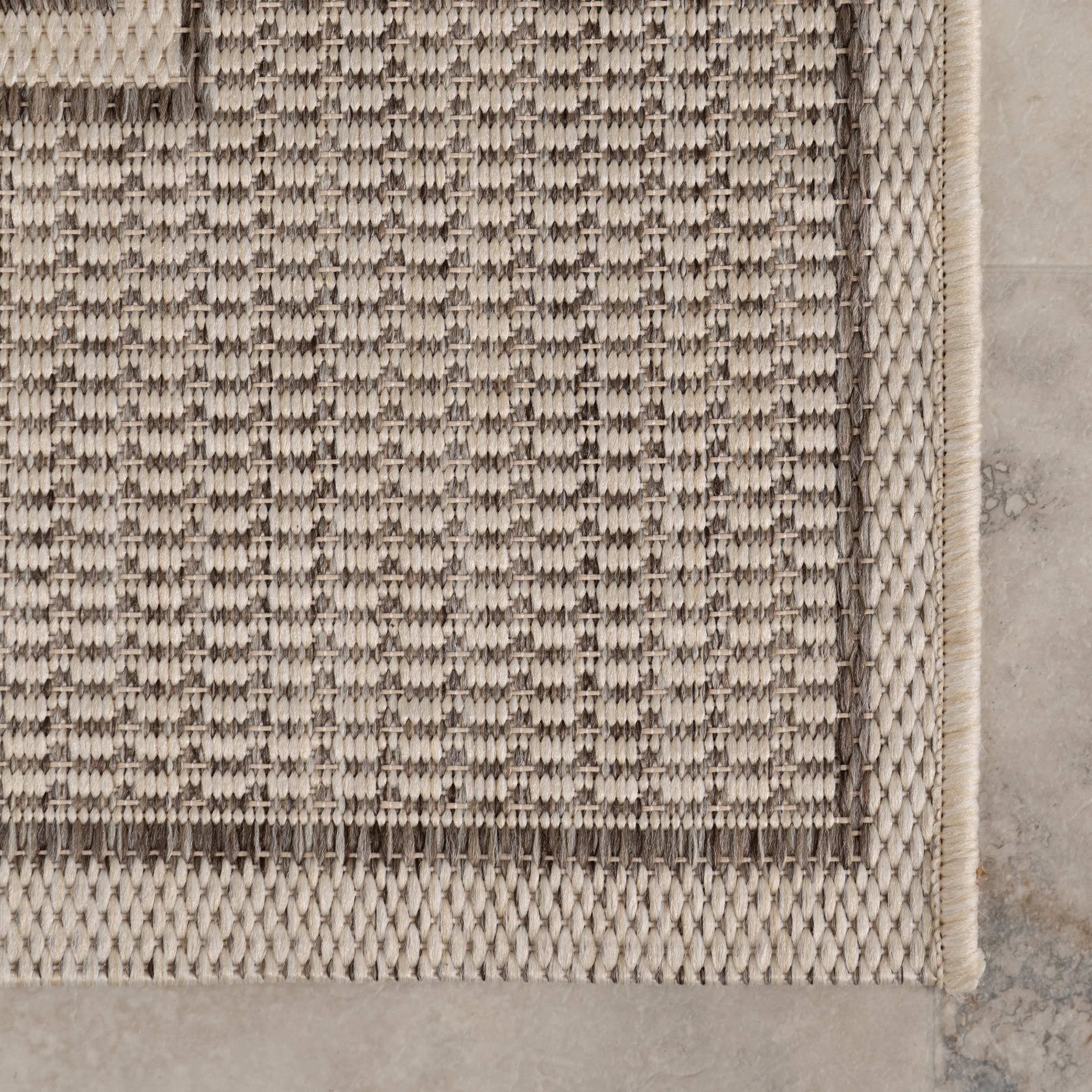 Monochrome Bordered Indoor/Outdoor Rug | Light Grey - Image 4