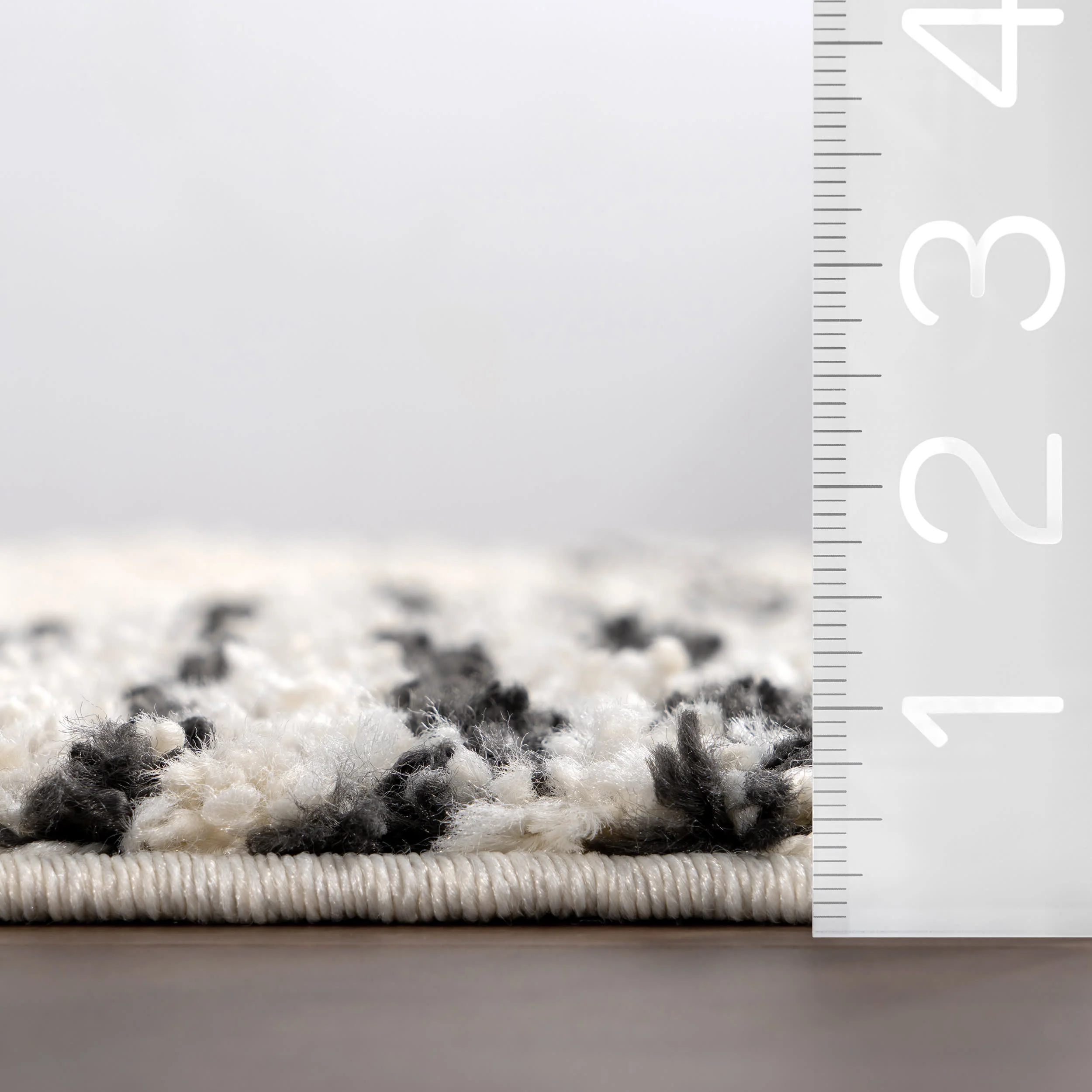 Moroccan Diamond Pinstripes Tassel Rug | Off White - Image 6