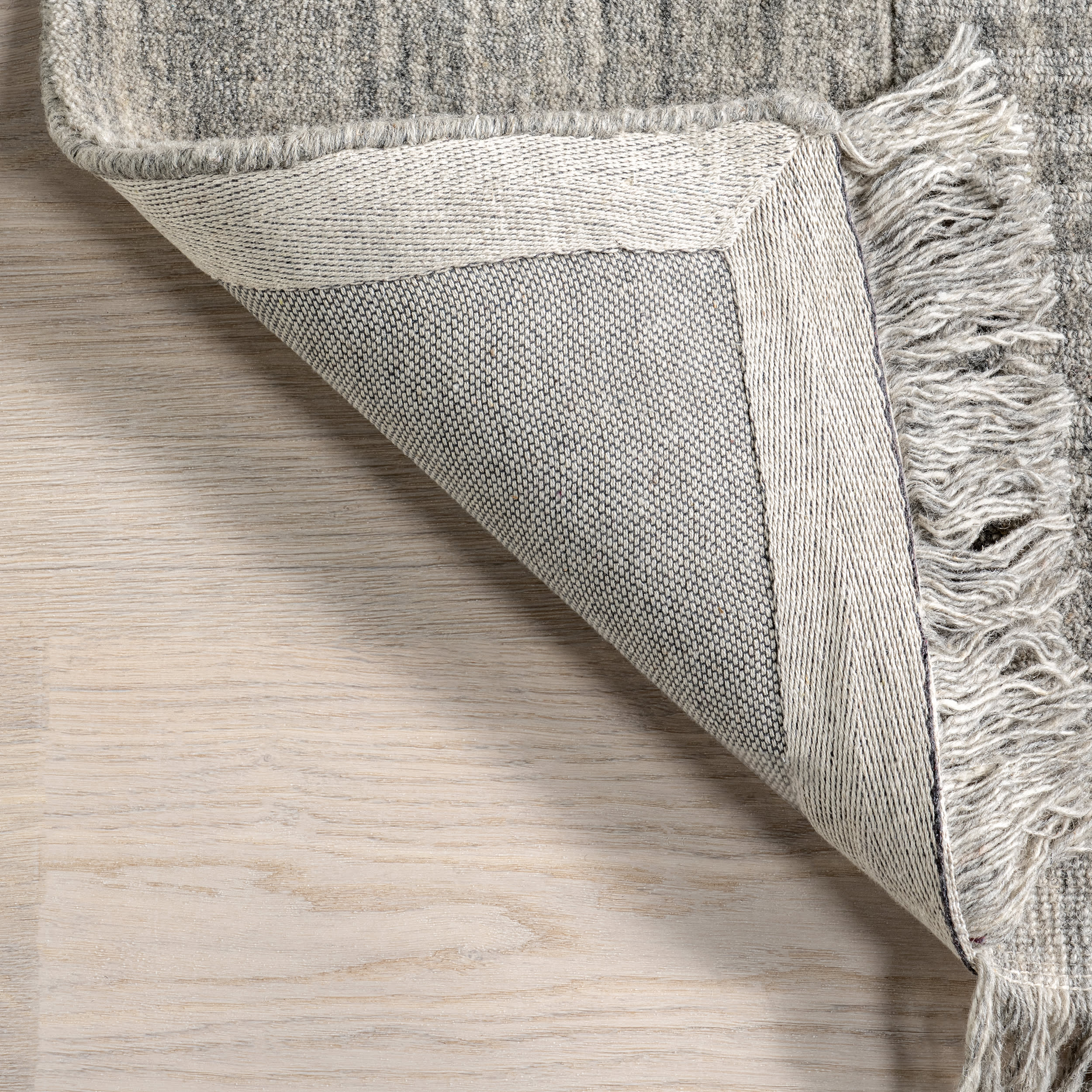 Mozai Fringed Wool-Blend Rug | Light Grey - Image 5