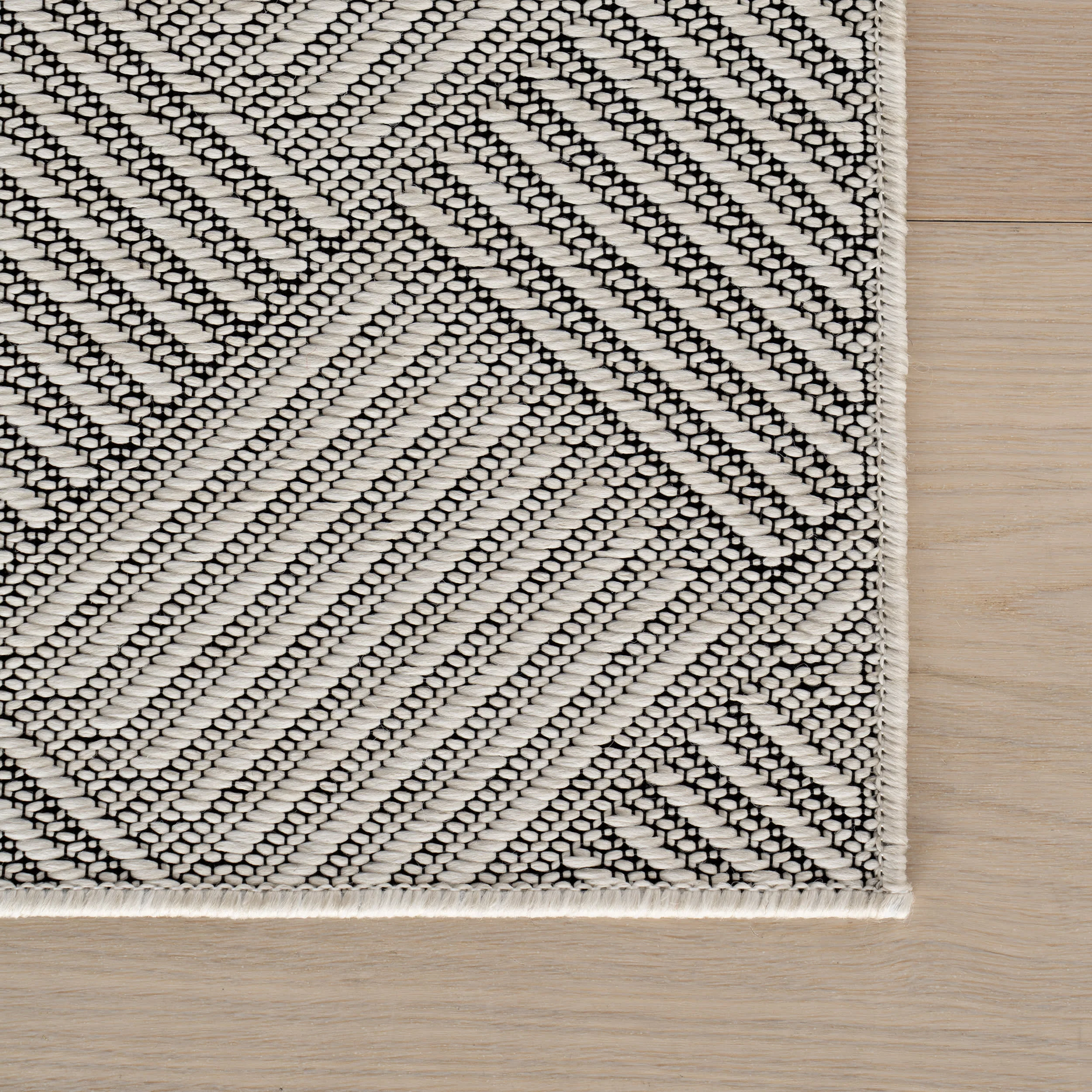 Nahla Modern Diamond Indoor/Outdoor Rug | Grey - Image 4