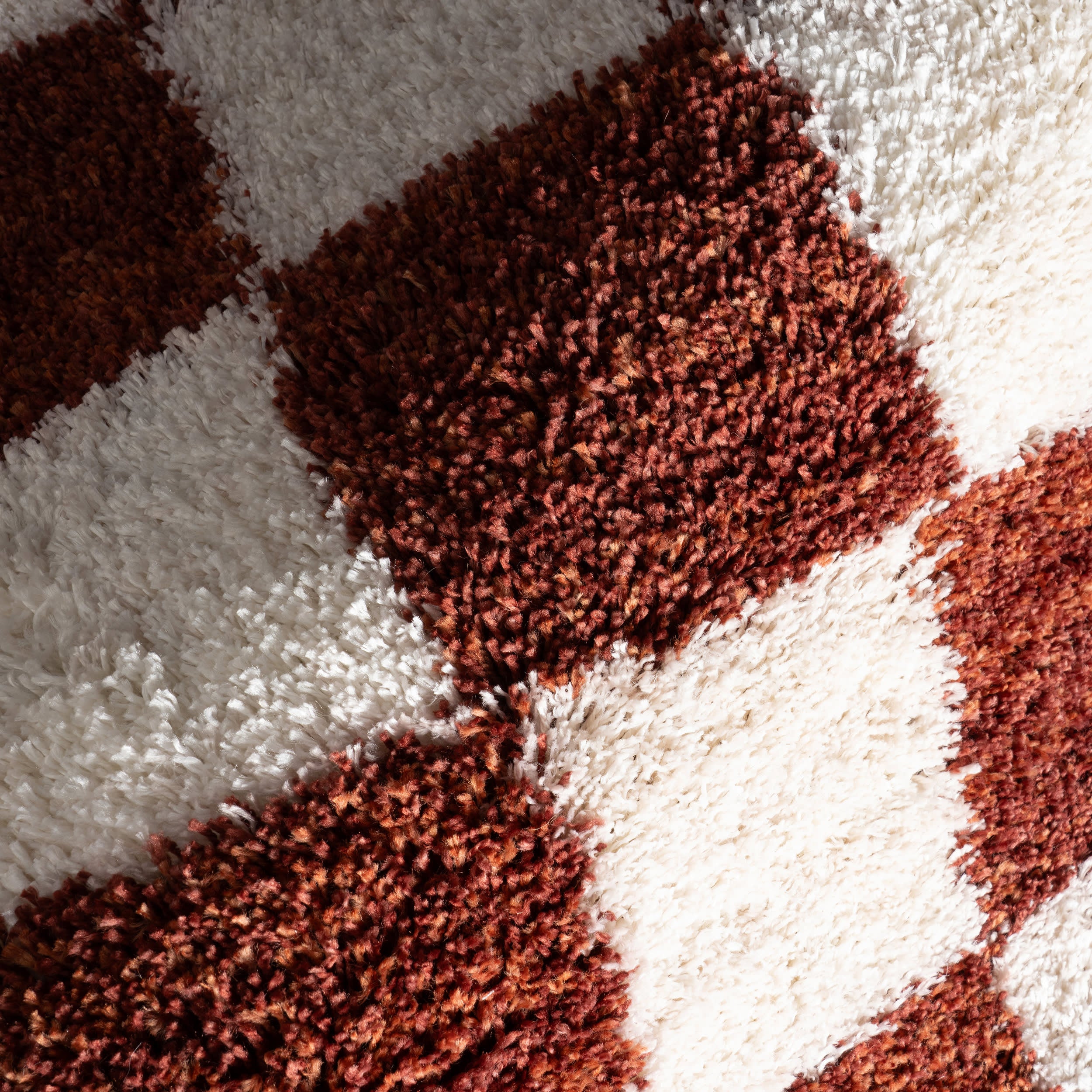 Nell Retro Checkerboard Tasseled Rug | Red - Image 3