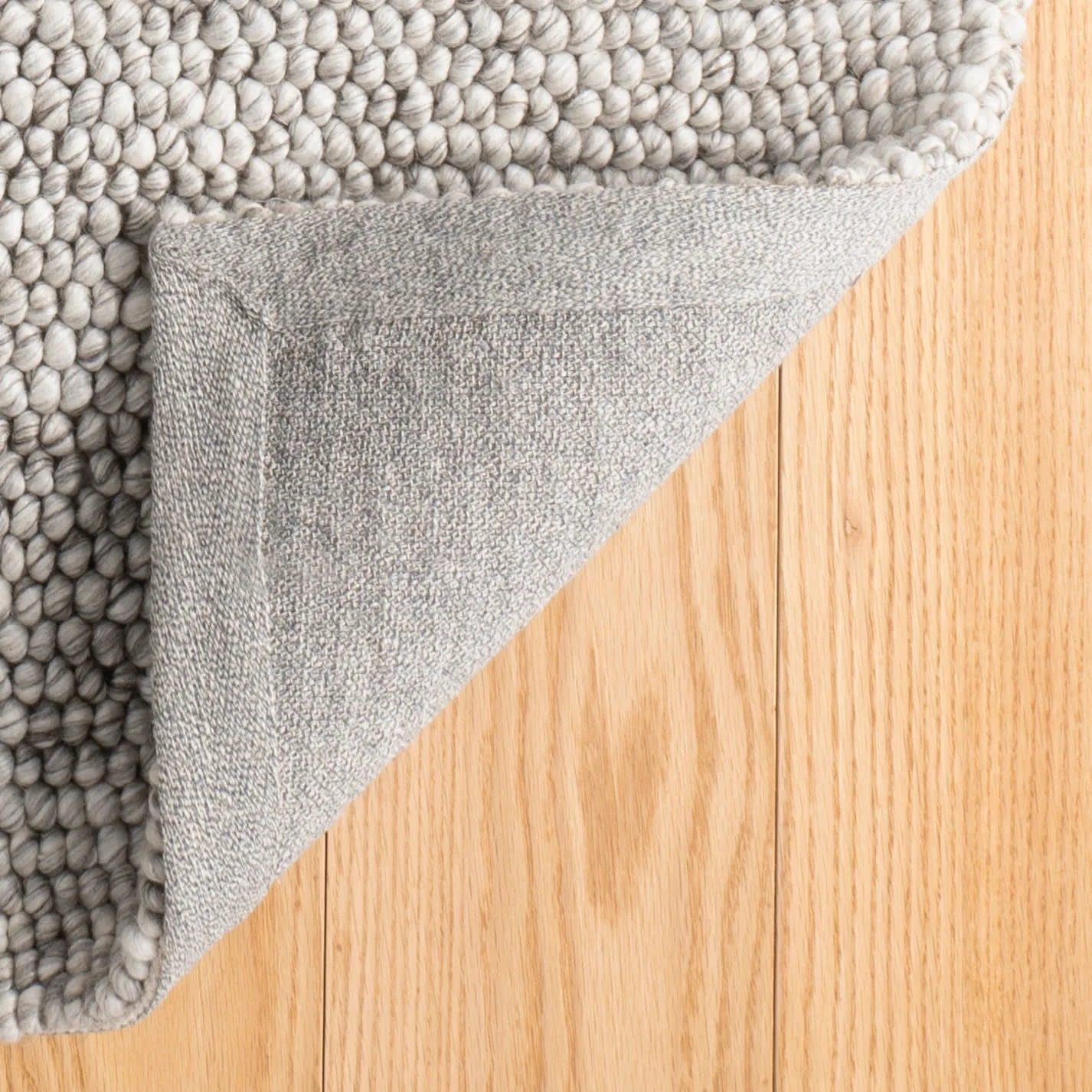 Niels Handwoven Wool/Viscose Rug | Grey - Image 4