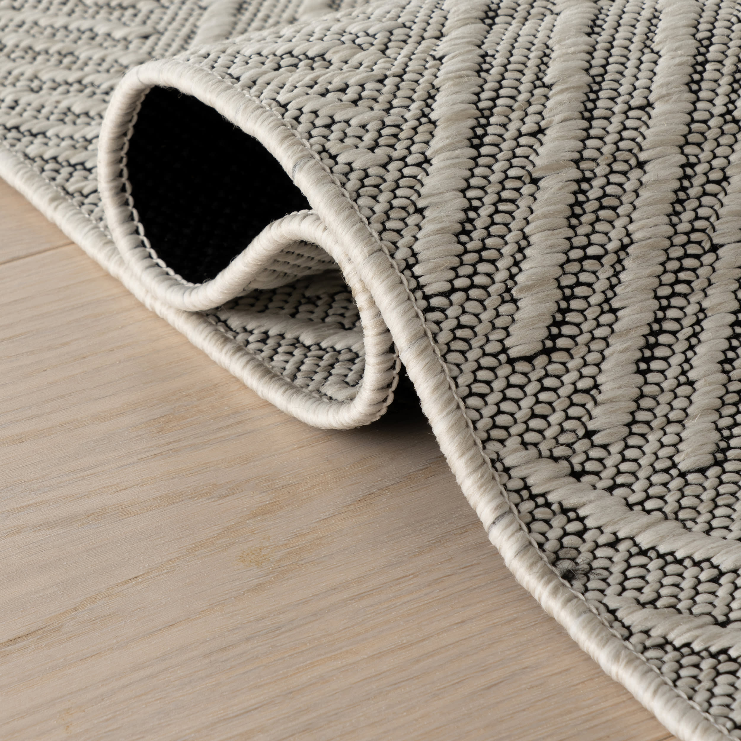 Onaia Contemporary Trellis Indoor/Outdoor Rug | Grey - Image 11